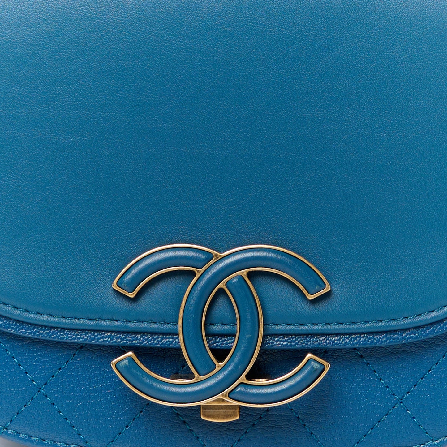 Shiny Calfskin Goatskin Quilted Medium Coco Curve Messenger Flap Navy