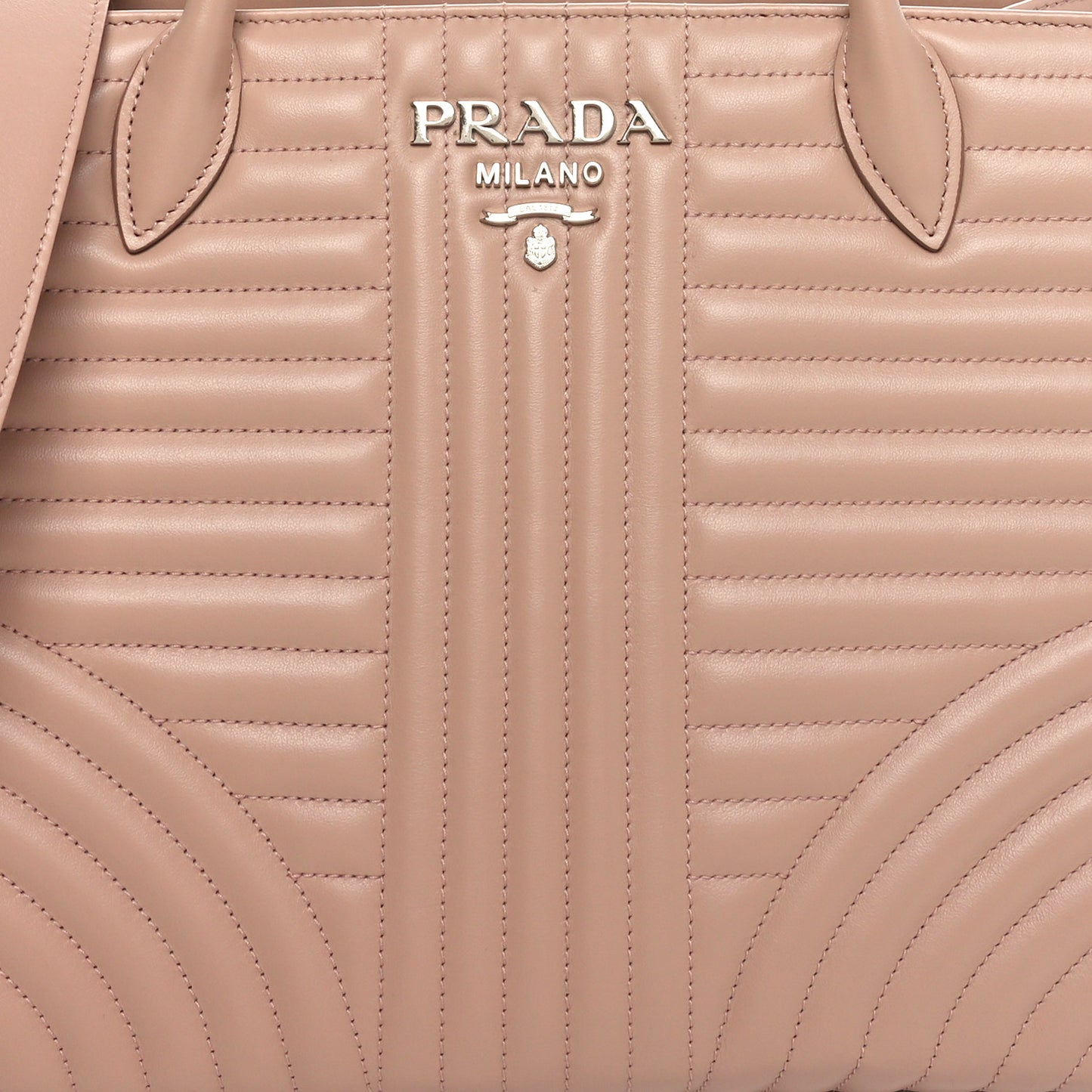 Soft Calfskin Impunture Diagramme Tote Cipria