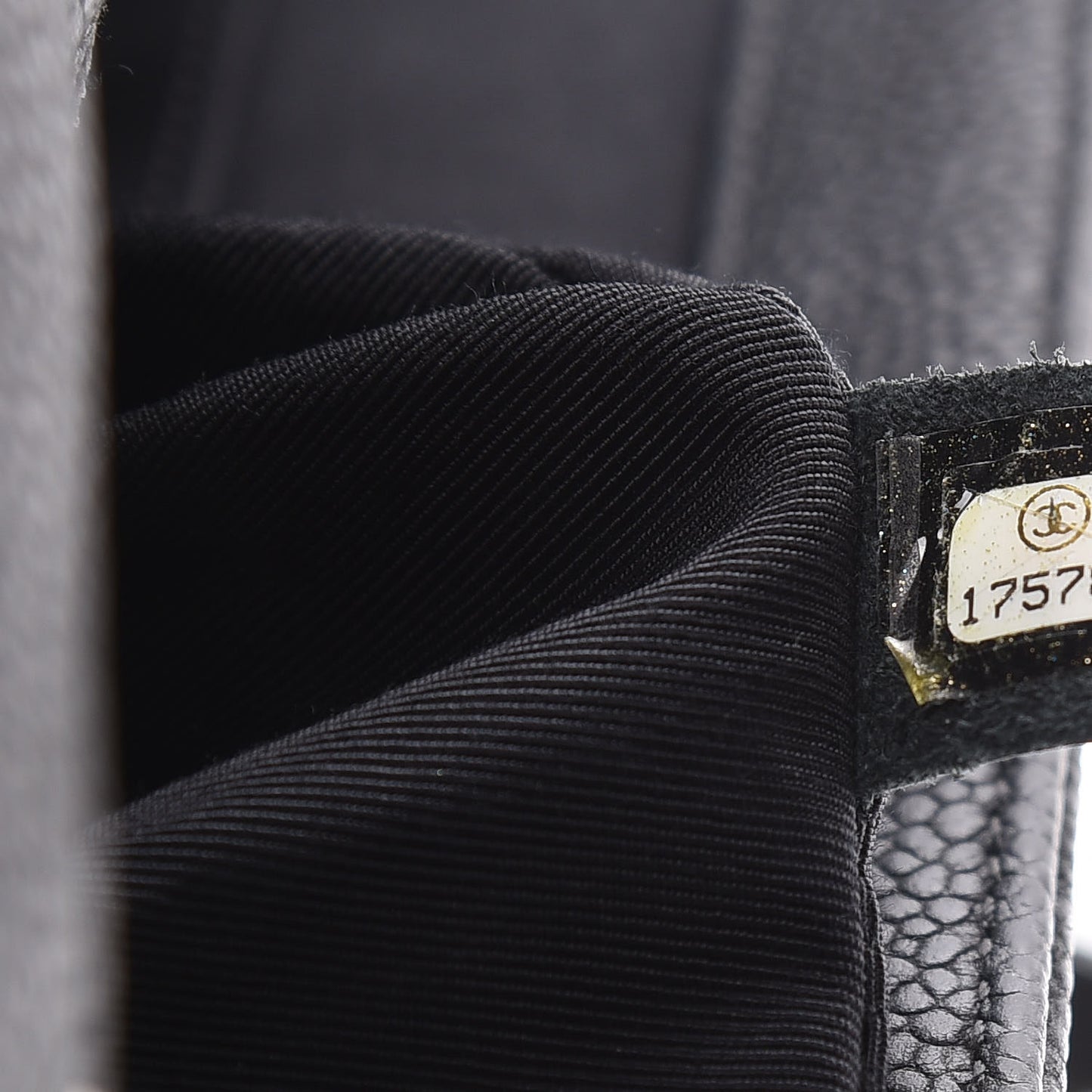 Caviar Quilted Large Boy Flap Black