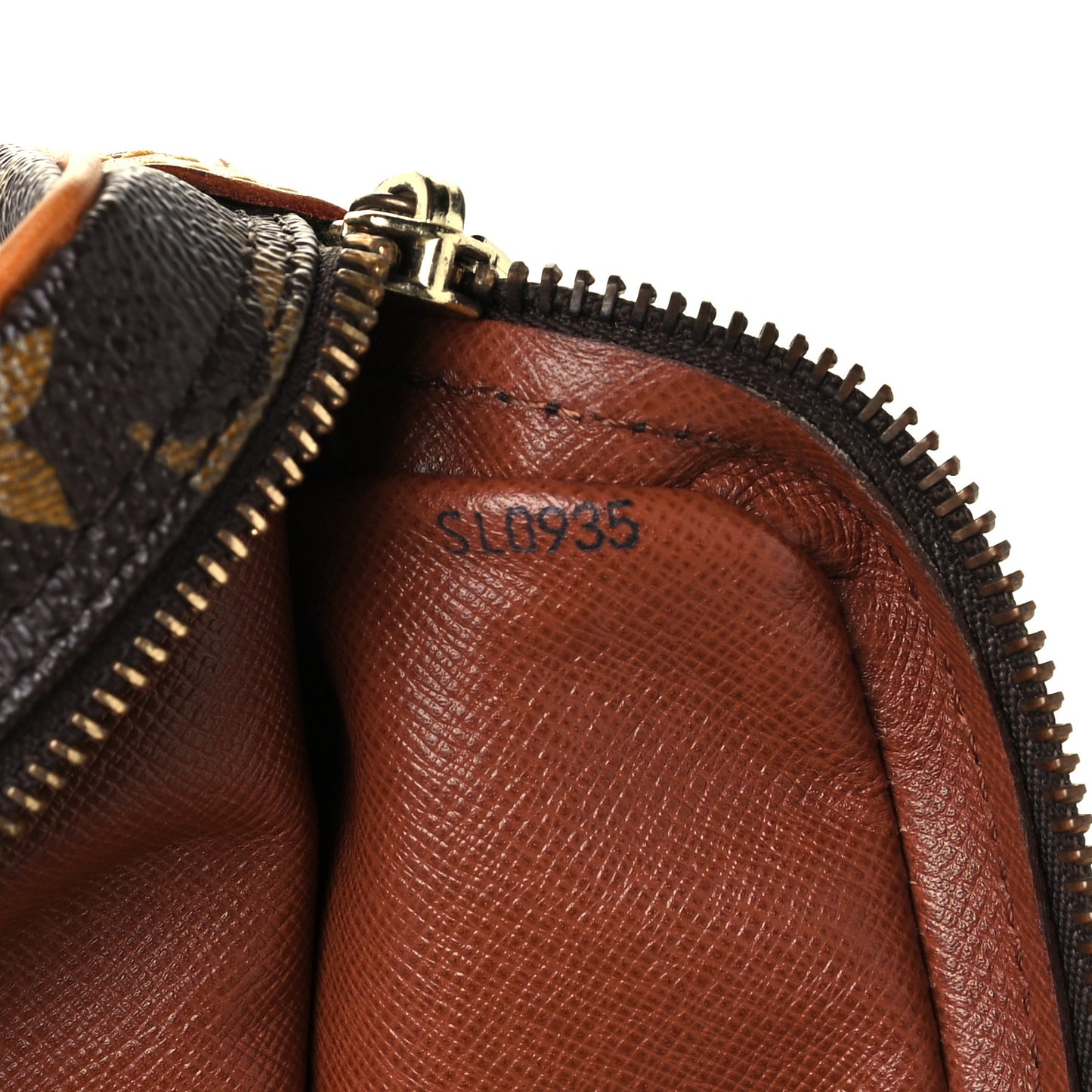 Monogram Pochette Marly Dragonne 22