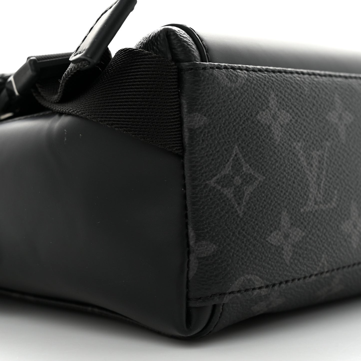 Monogram Eclipse Voyager PM Messenger