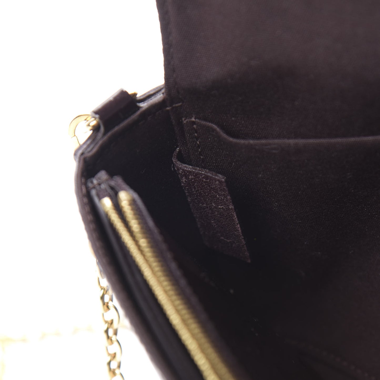 Vernis Pochette Felicie Chain Wallet Amarante