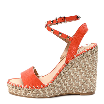 Valentino Garavani Grained Calfskin Rockstud Ankle Strap Espadrille 15/105mm Wedge Sandals 39 Titian Natural 1 of 8