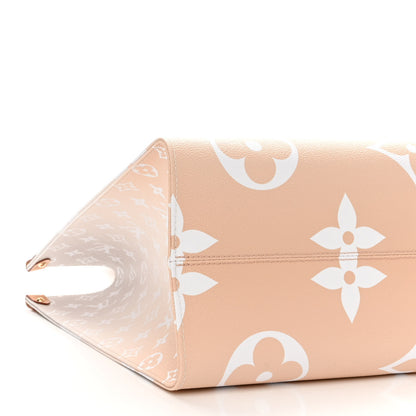 Louis Vuitton Monogram Giant By The Pool Onthego GM Brume 9 of 10