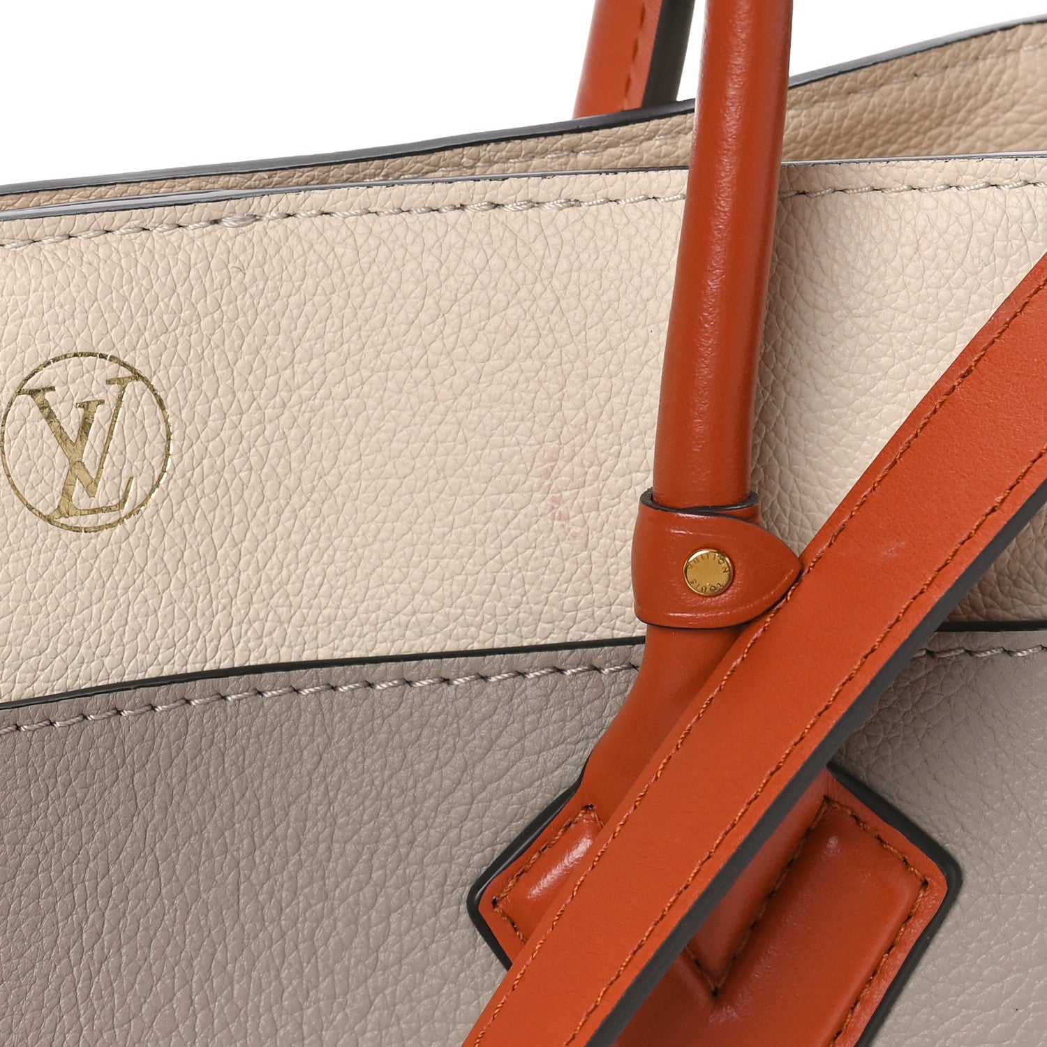 Louis Vuitton Calfskin Monogram Tufting On My Side Galet 11 of 11