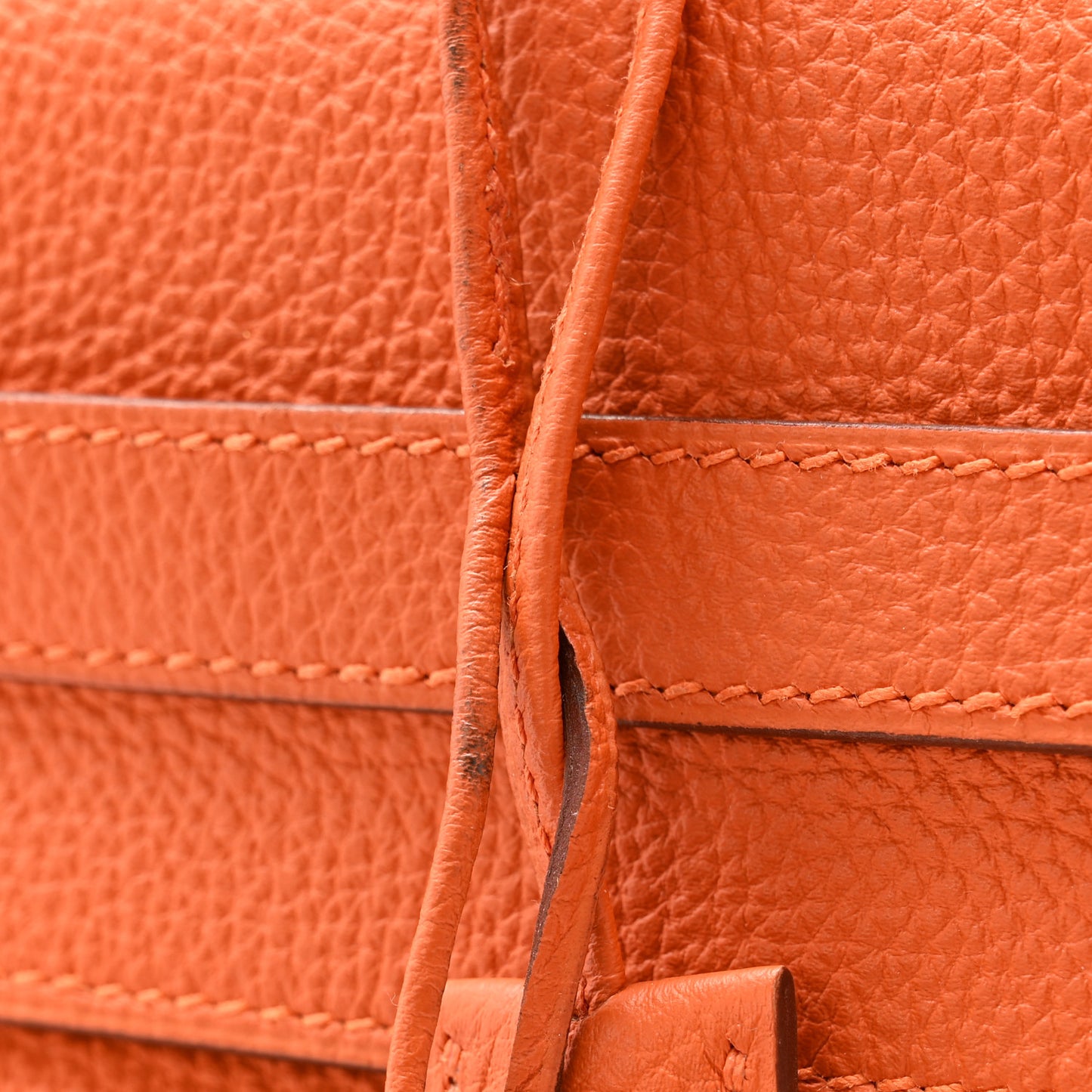 Togo Kelly Retourne 35 Orange