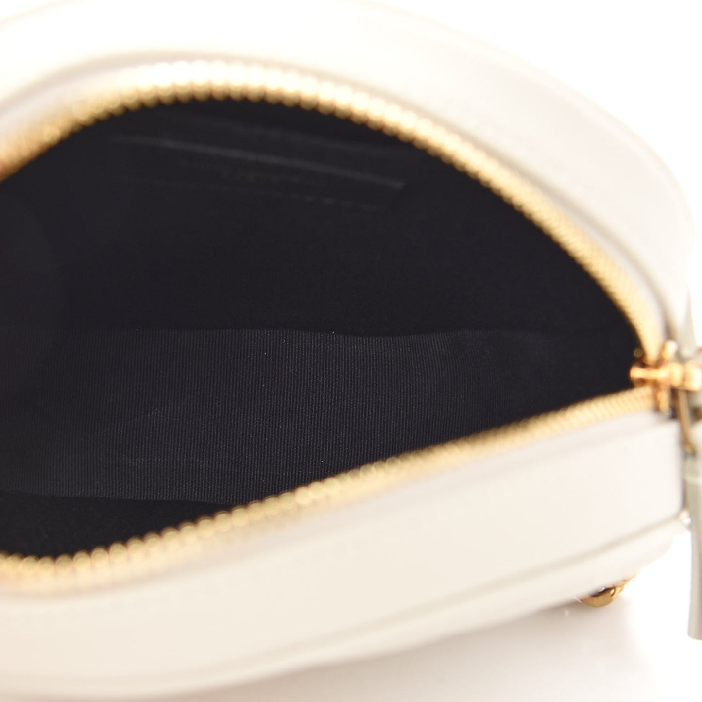 Grain De Poudre Matelasse Chevron Quilted Round Vinyle Camera Bag Blanc Vintage