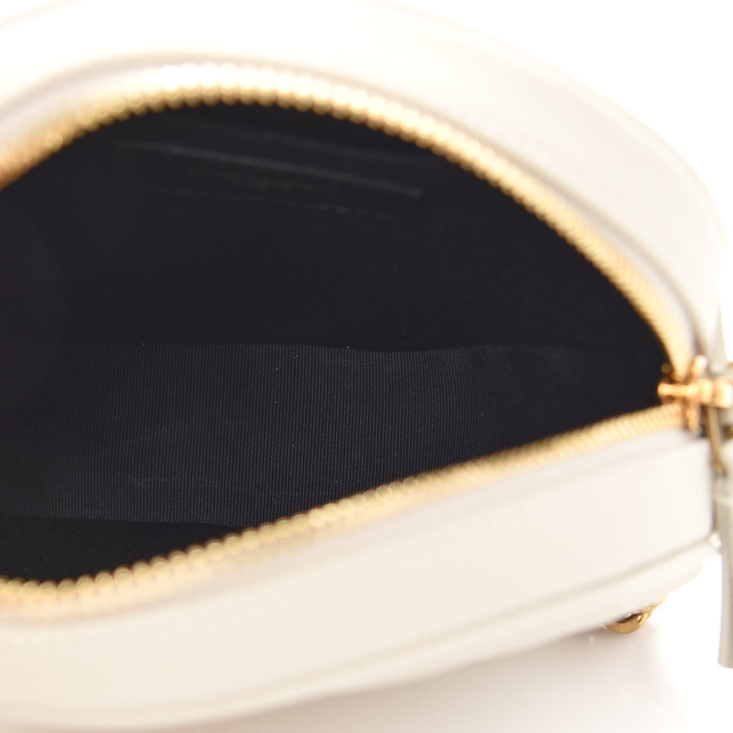 Saint Laurent Grain De Poudre Matelasse Chevron Quilted Round Vinyle Camera Bag Blanc Vintage 5 of 8