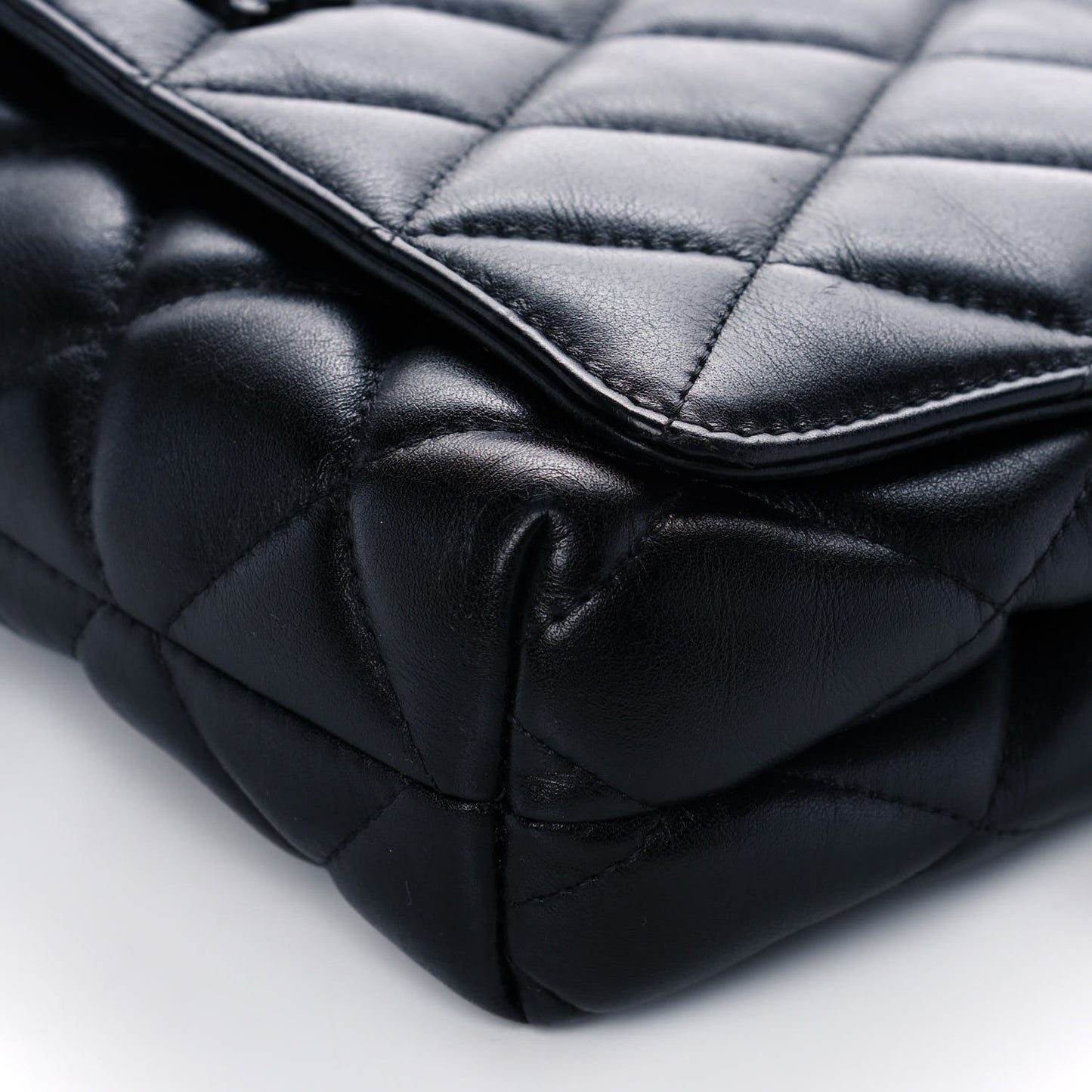 Nappa Calfskin Quilted Medium Touch B Shoulder Bag Black