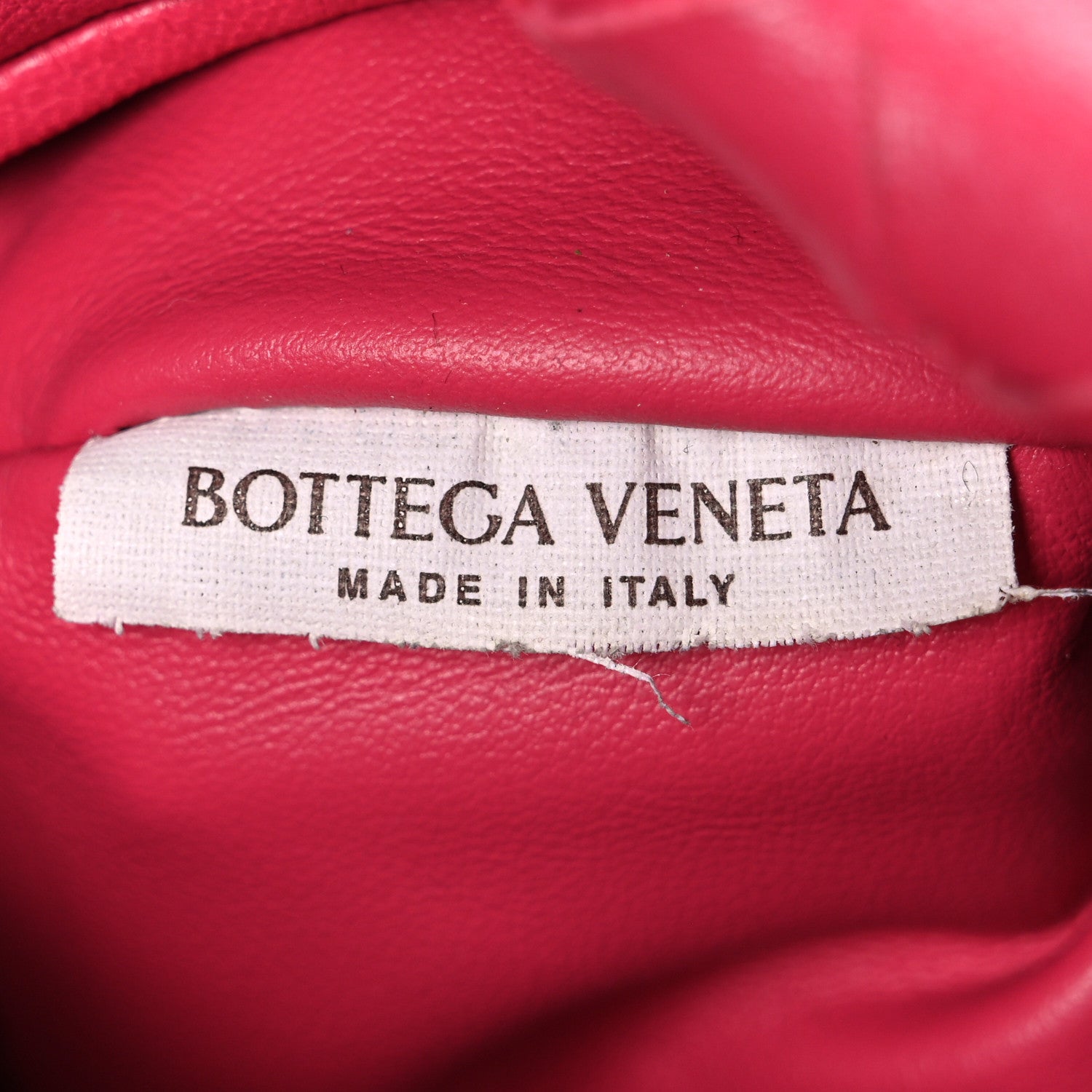 ま*す様 BOTTEGA VENETA　ボディーバッグ Bottega Veneta Nappa Intrecciato Mini Jodie Cranberry 1862968