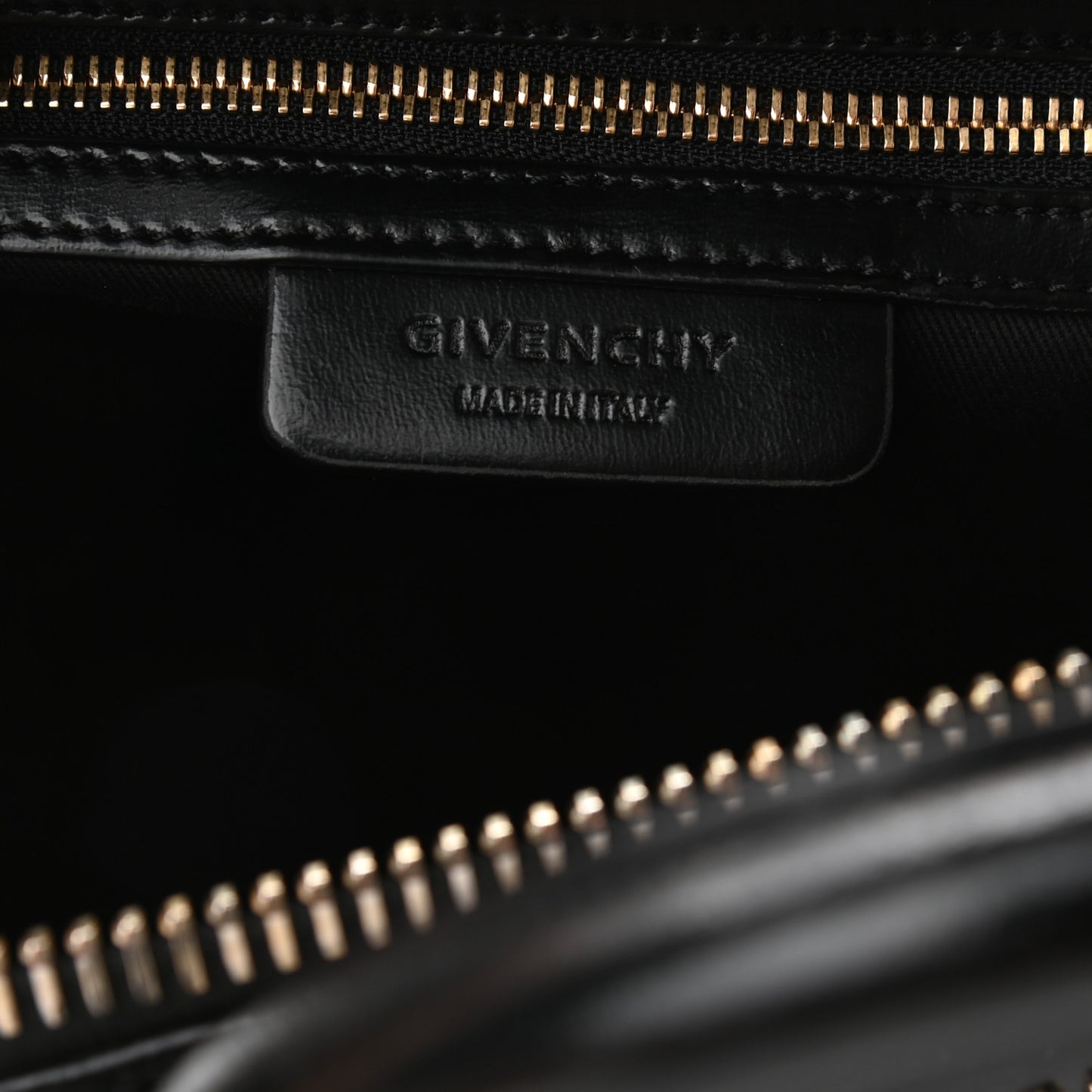 Shiny Lord Calfskin Medium Antigona Black