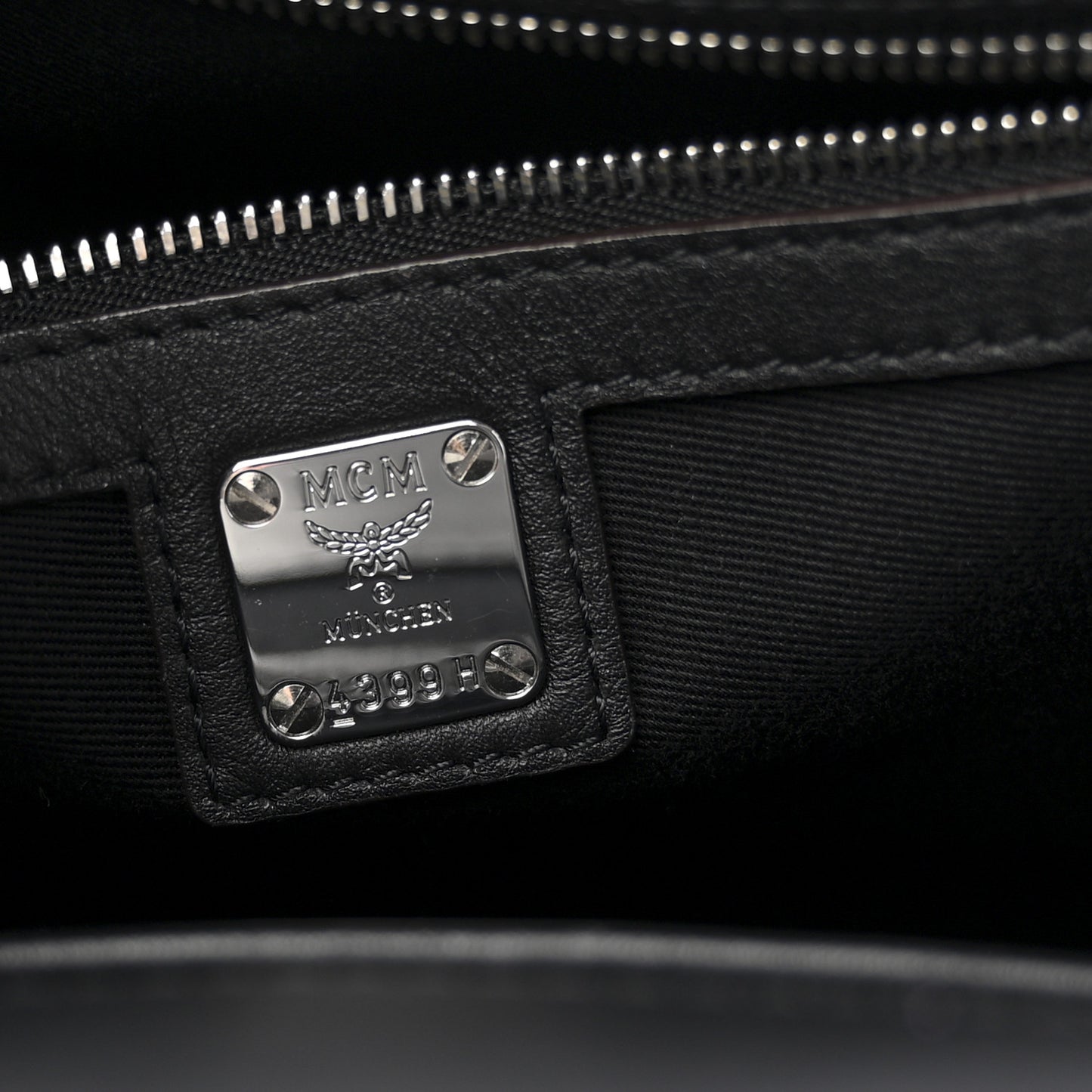 Visetos Calfskin Essential Bucket Bag Black