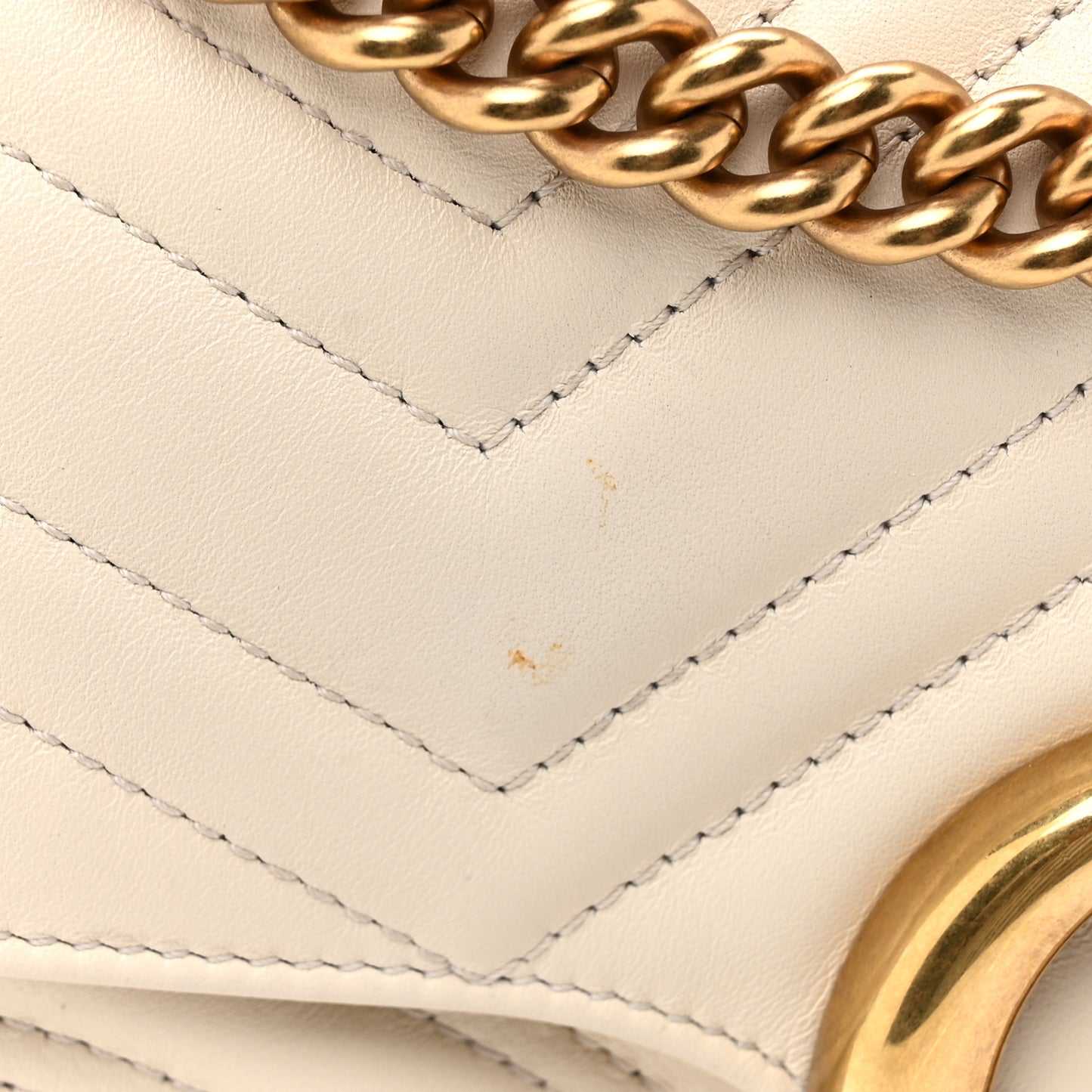 Calfskin Matelasse Medium GG Marmont Shoulder Bag White