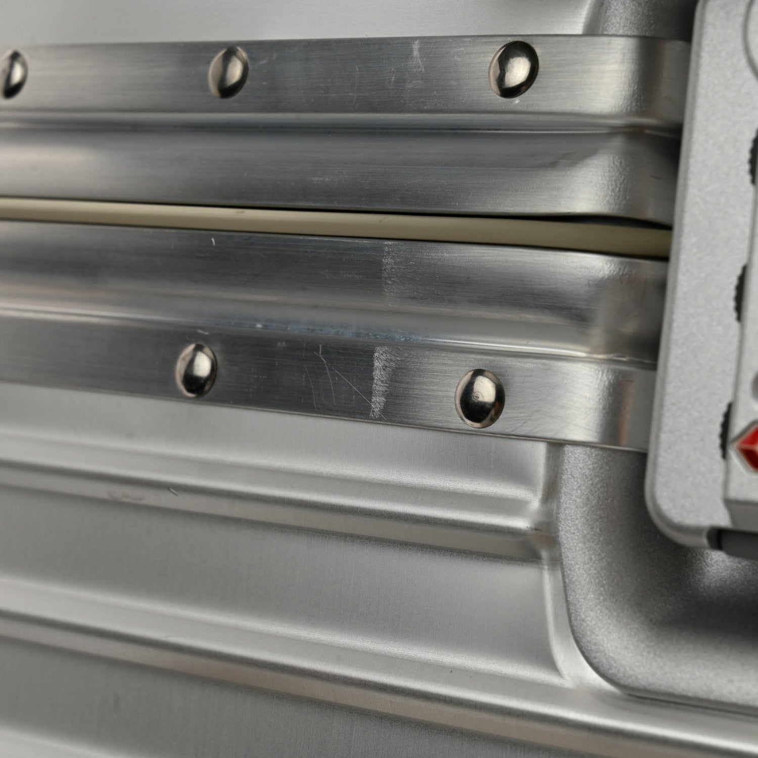 Rimowa Aluminum Topas Vanity Case Silver 20 of 20