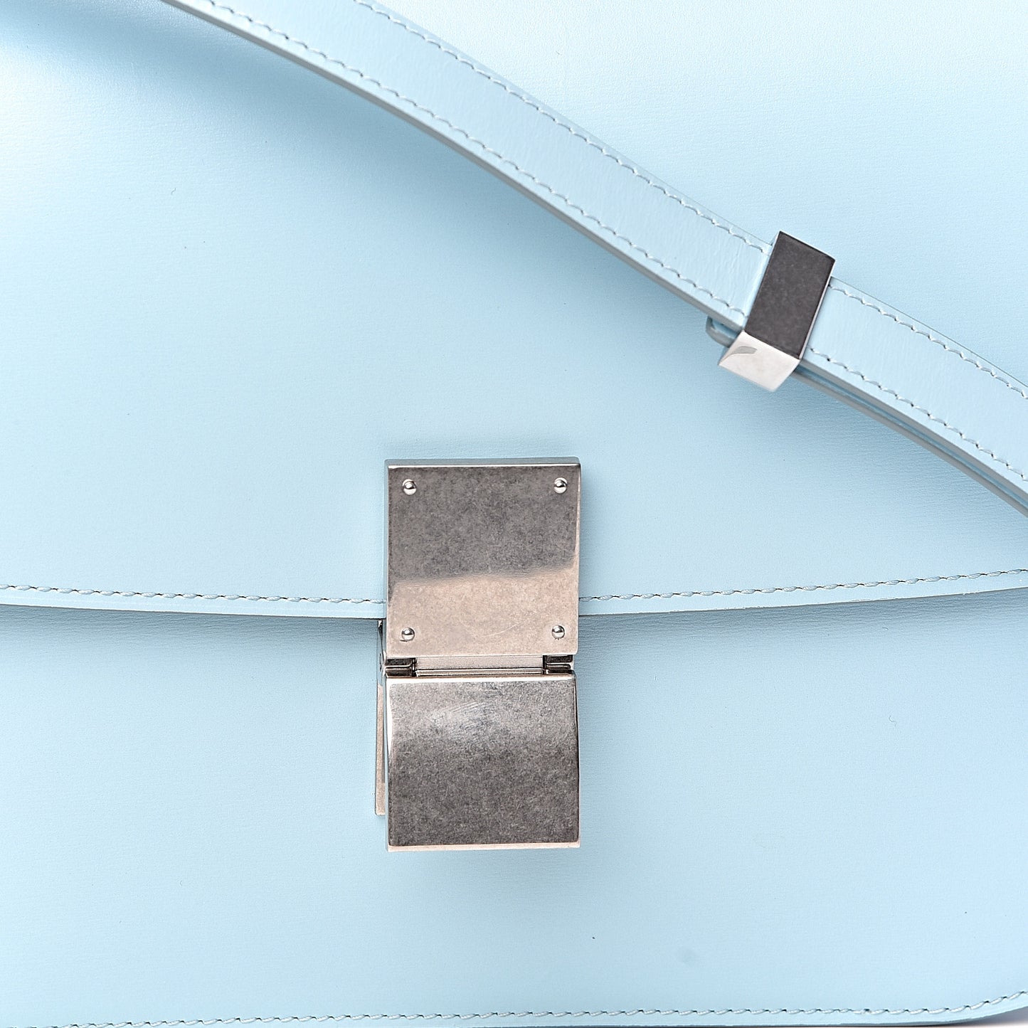 Box Calfskin Medium Classic Box Flap Bag Pool