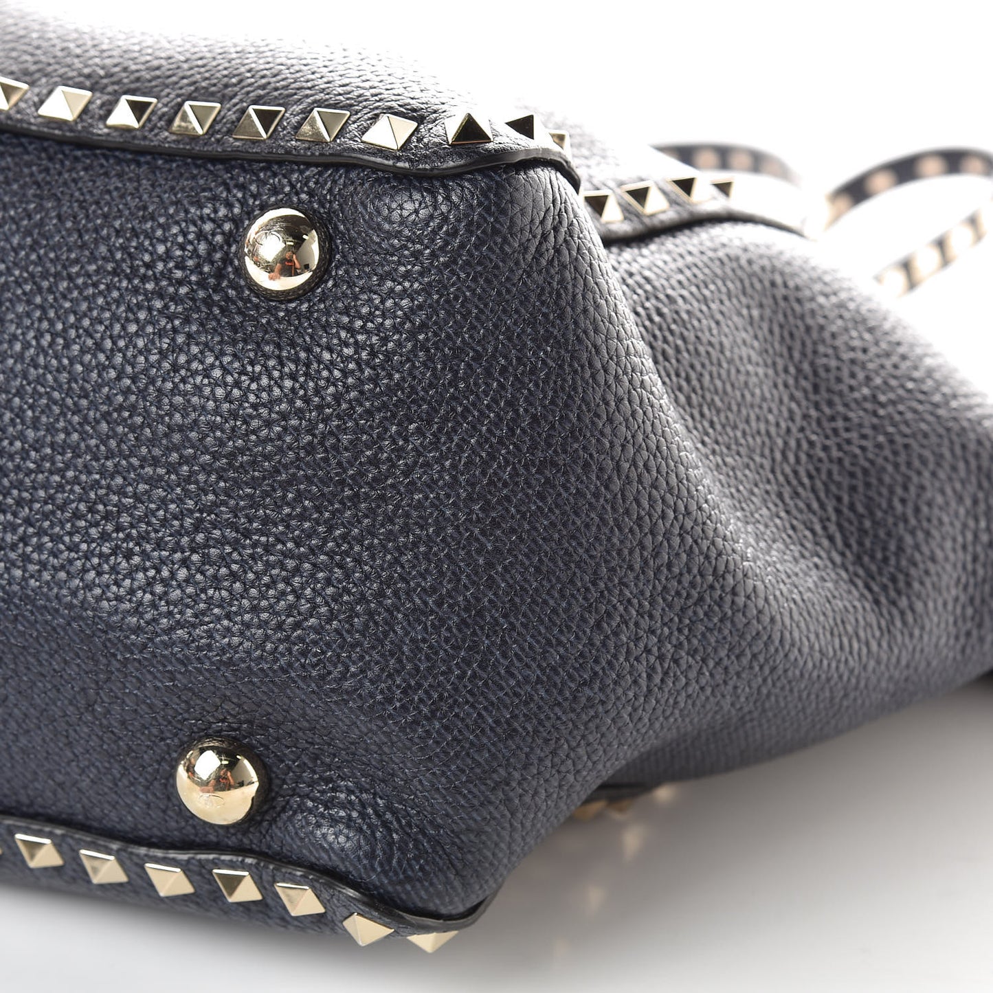 Pebbled Calfskin Medium Rockstud Tote Deep Denim