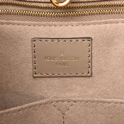 Louis Vuitton Empreinte Monogram Giant Onthego MM Tourterelle 8 of 16