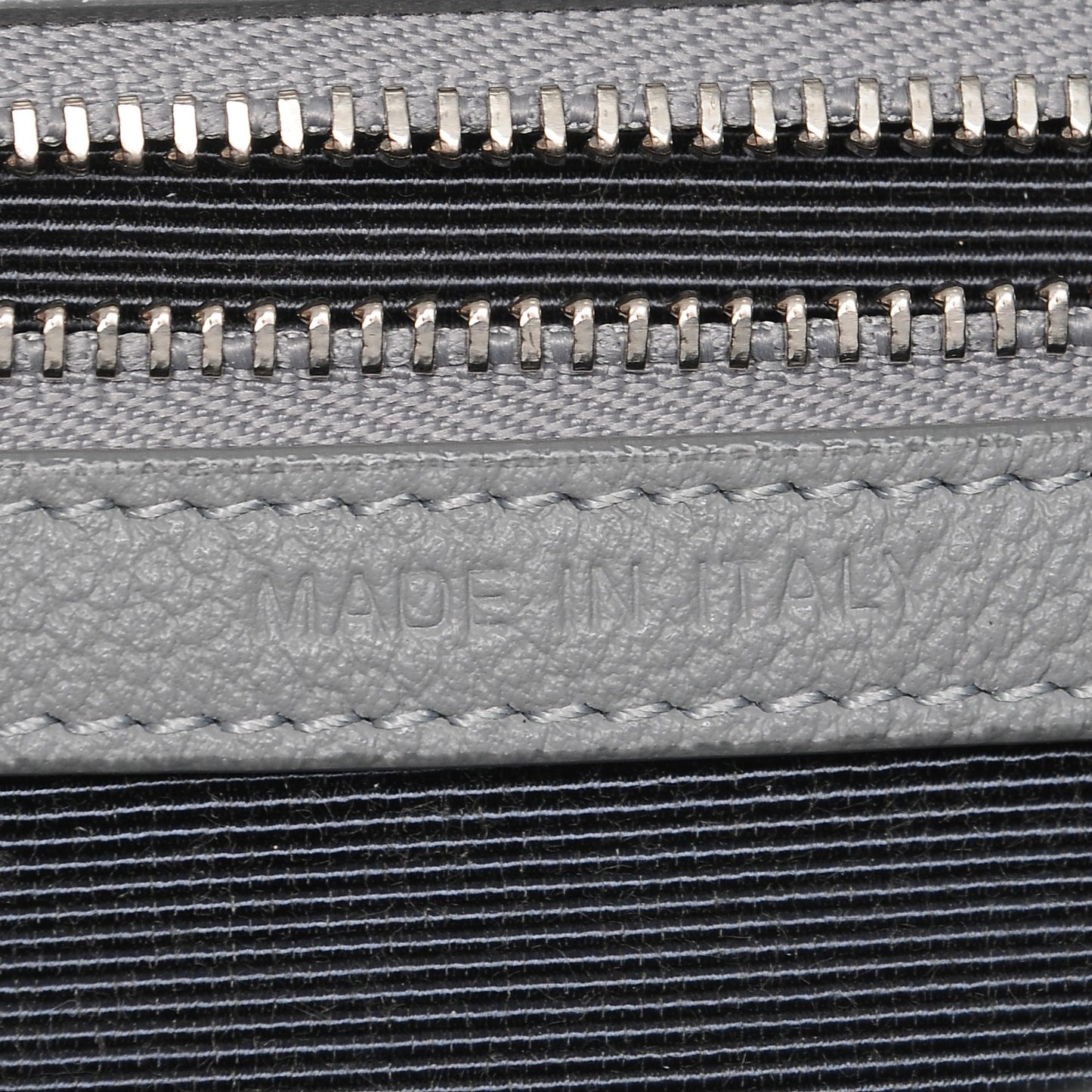 Grained Calfskin Medium Diorama Flap Bag Gris