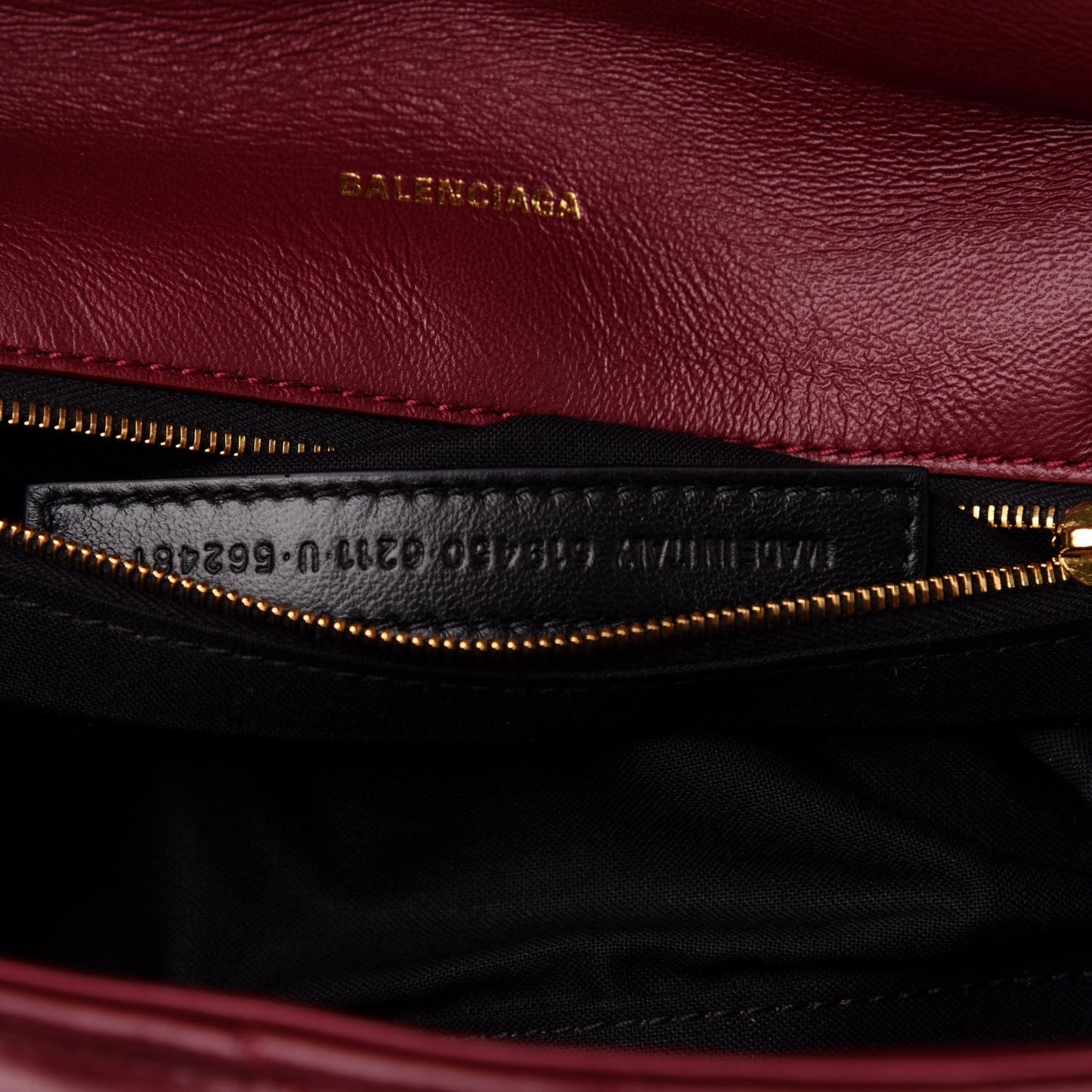 Nappa Calfskin Quilted Touch B Puffy Clutch Dark Red