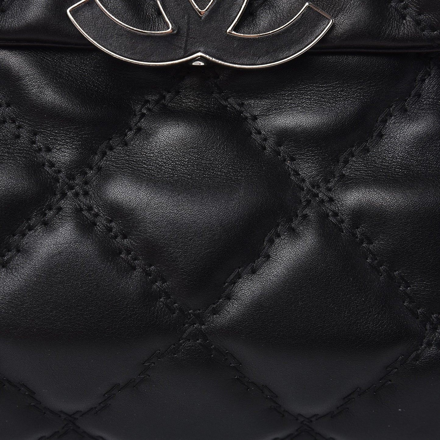 Calfskin Double Stitch Large Hamptons Flap Bag Black