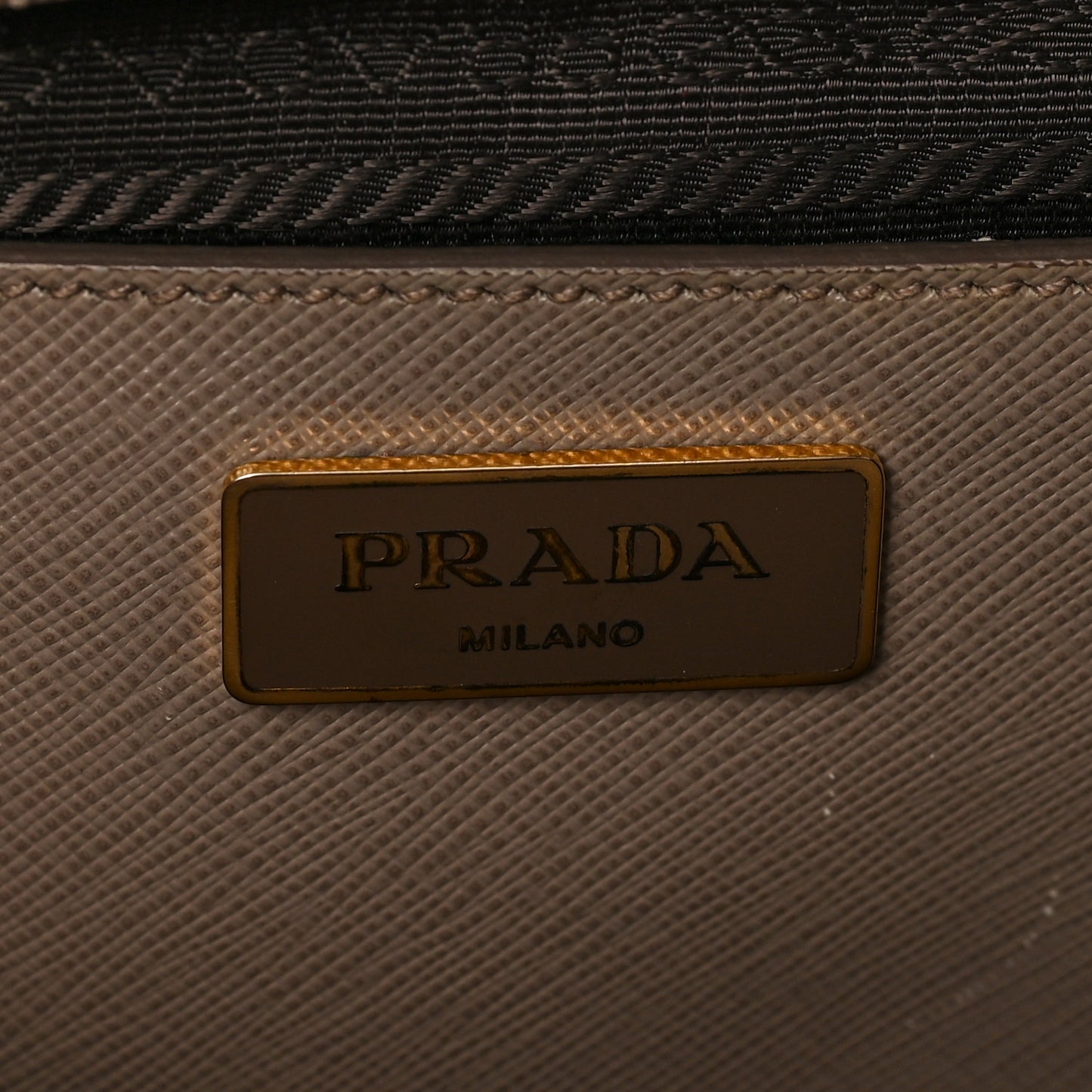 Saffiano Medium Galleria Double Zip Tote Pomice