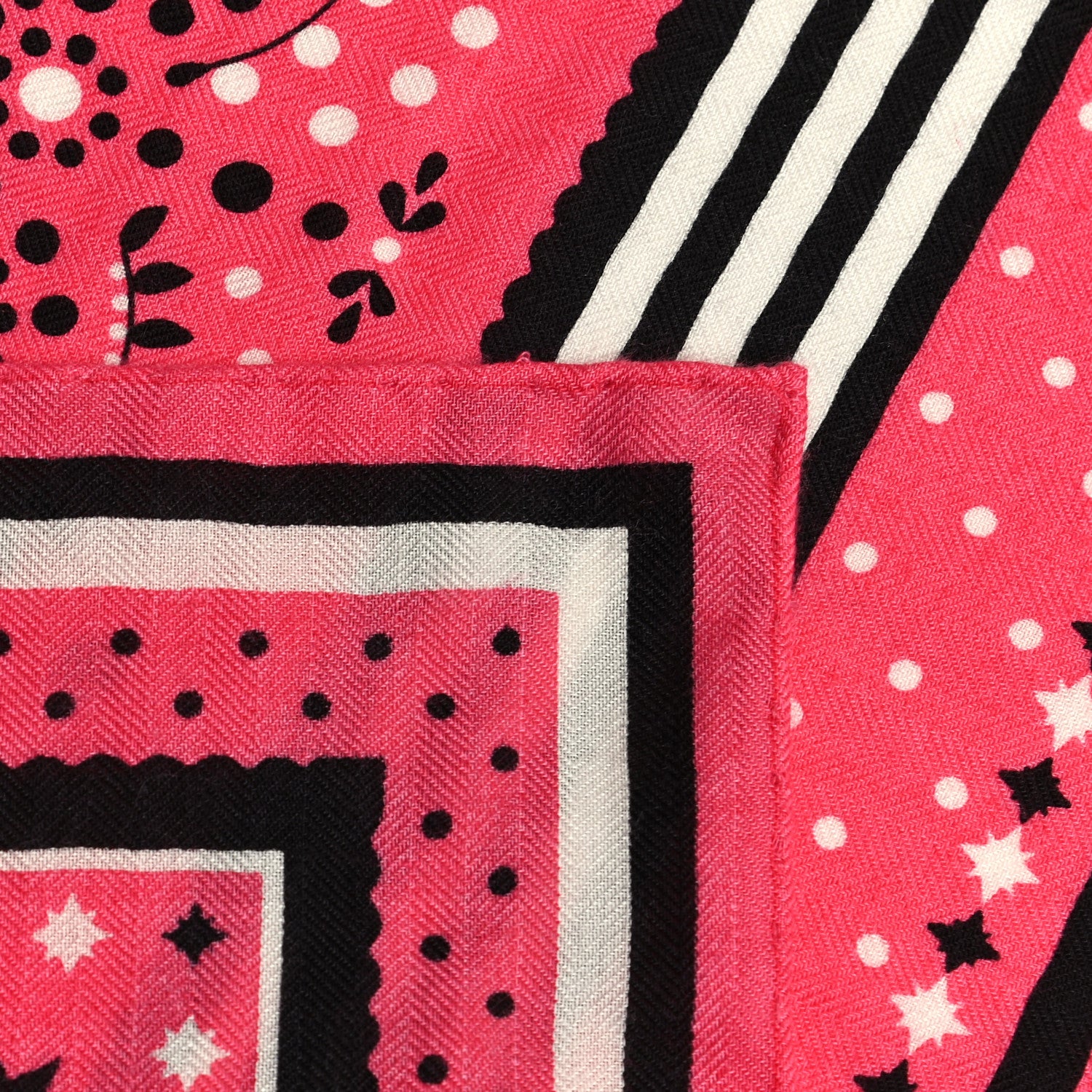Hermes Cashmere Silk Couvertures Et Tenues de Jour Bandana Shawl 140 Rose Bonbon Black White 5 of 5