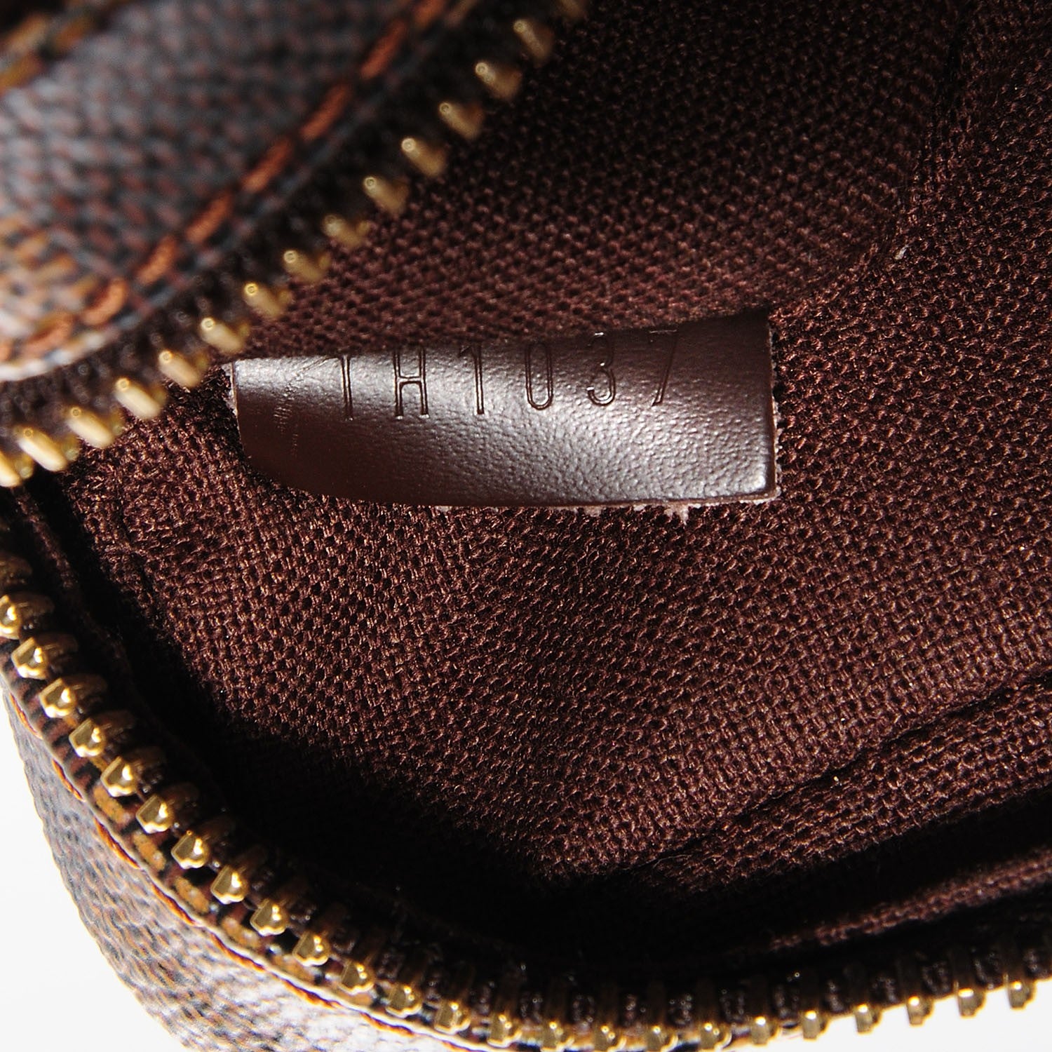 Louis Vuitton Damier Ebene Macao 6 of 7