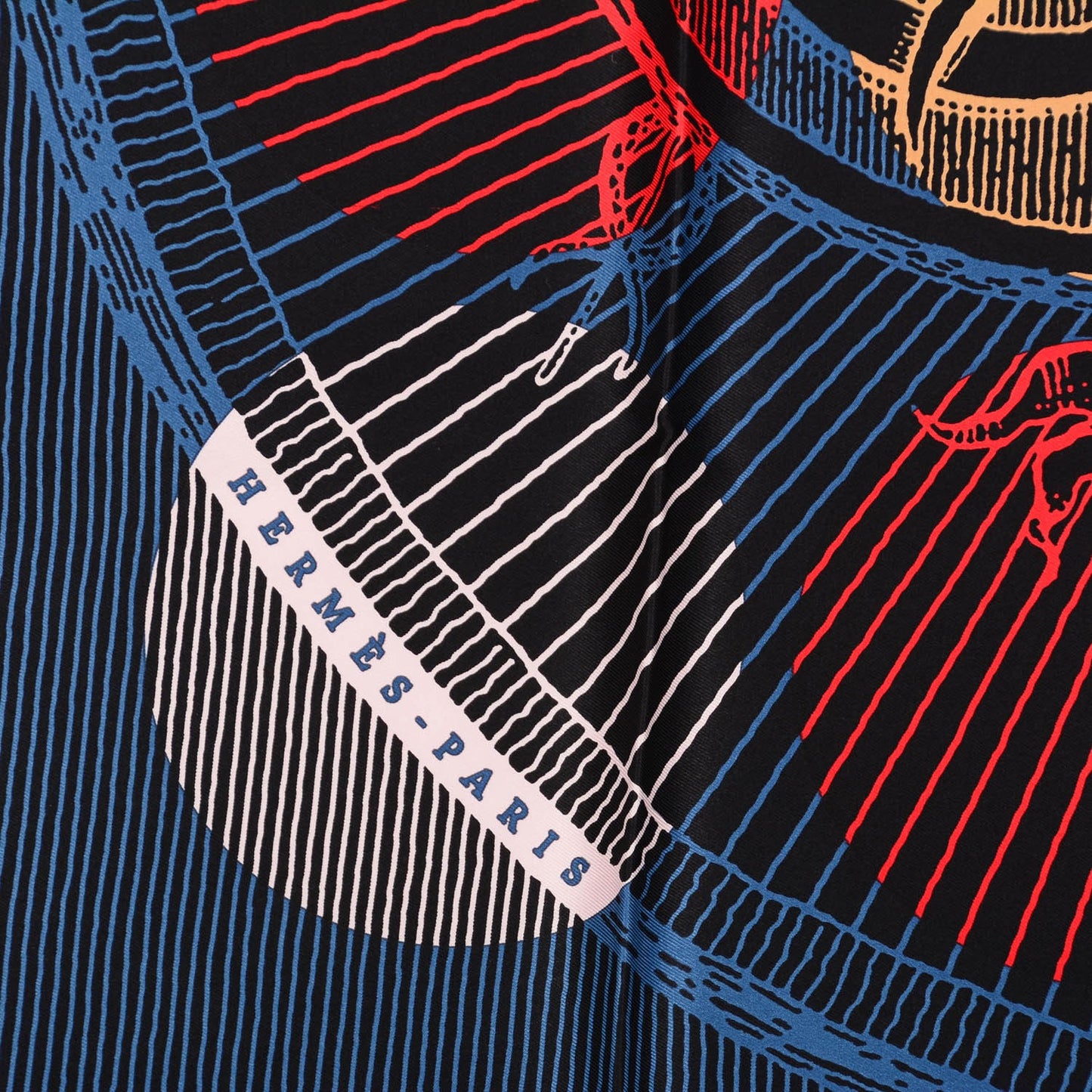 Silk Suite et Poursuite Scarf 70 Bleu Noir Rouge