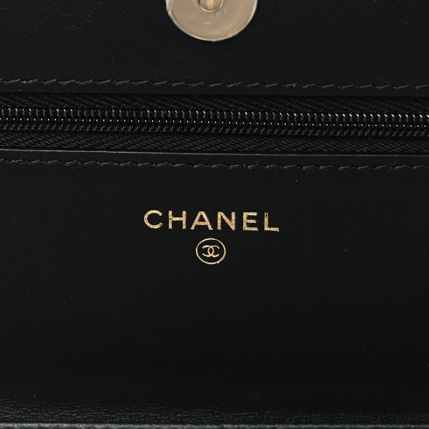 Lambskin Quilted Wallet On Chain WOC White Black