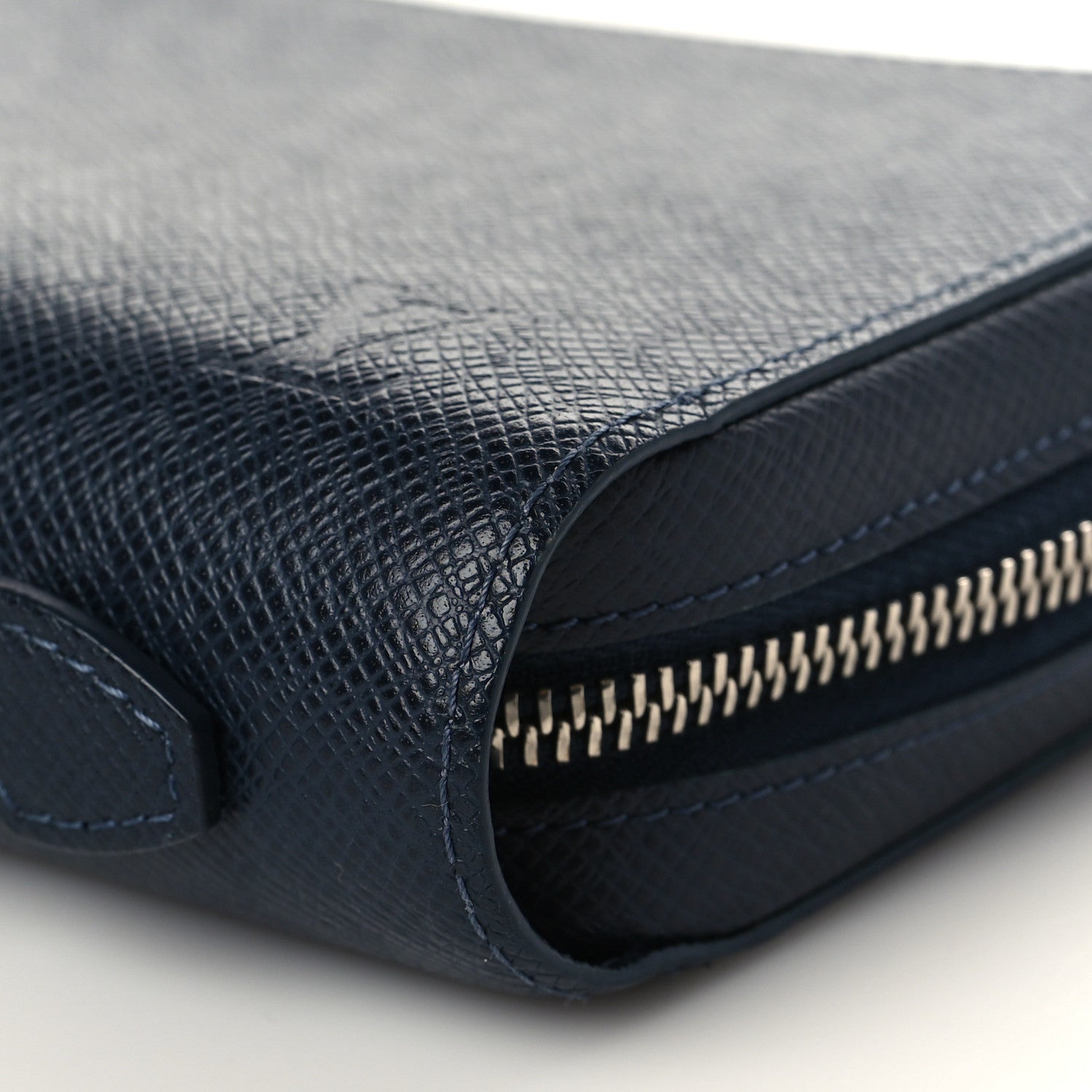 Louis Vuitton Taiga Zippy XL Wallet Bleu Marine 8 of 8