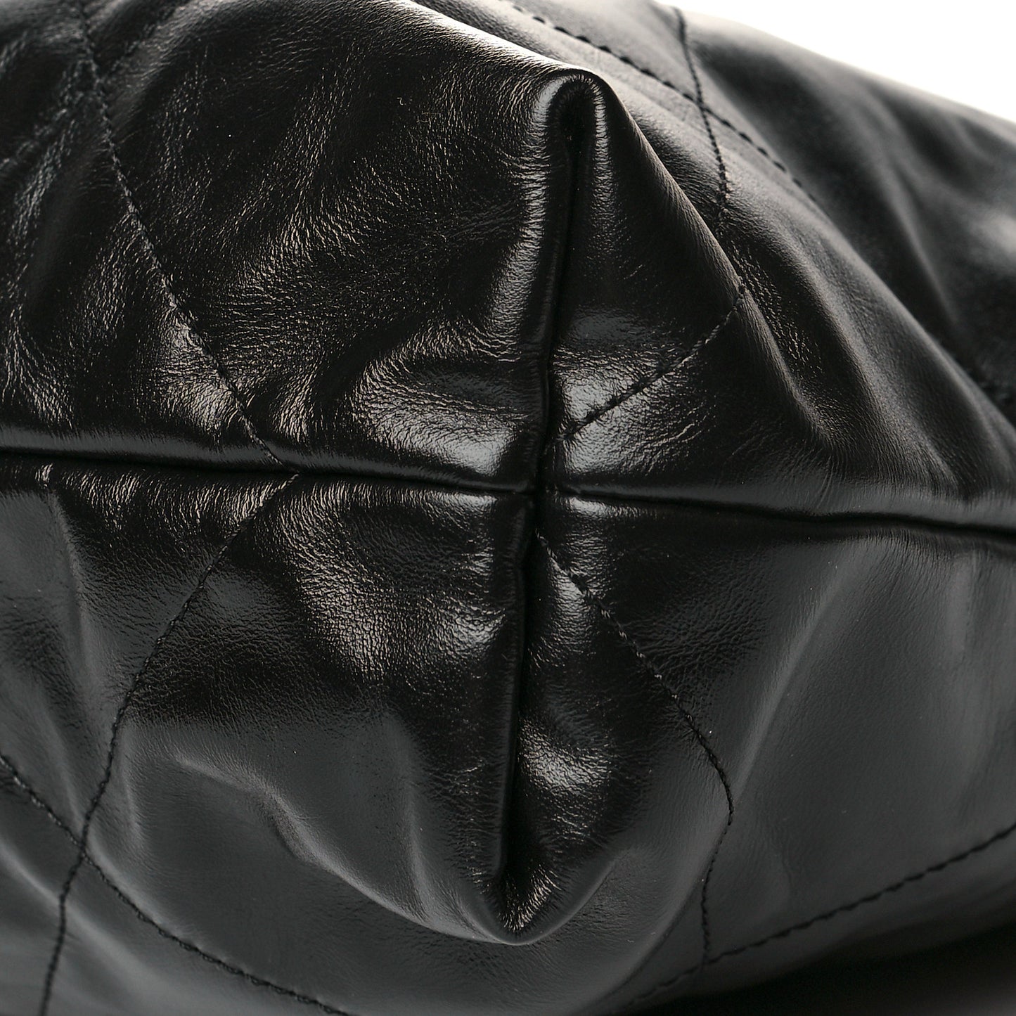 Shiny Calfskin Quilted Chanel 22 Black