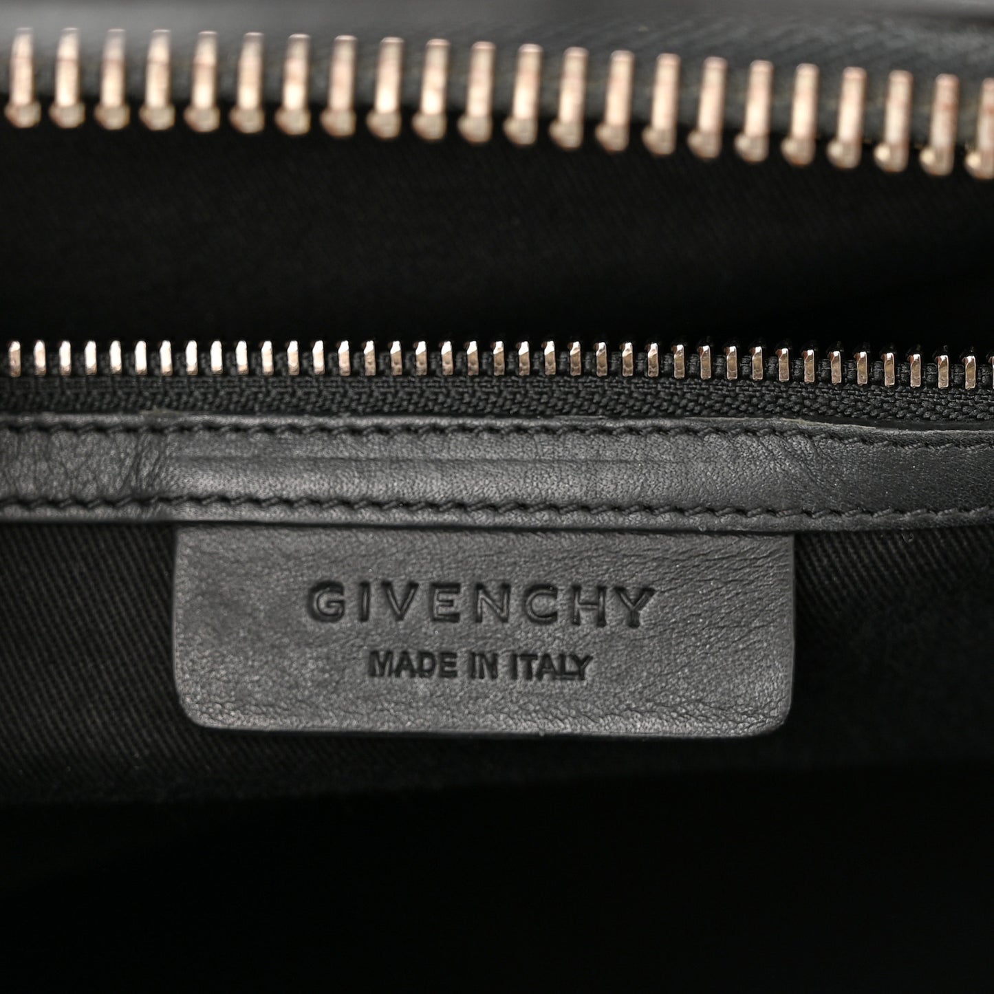 Shiny Lord Calfskin Medium Antigona Black
