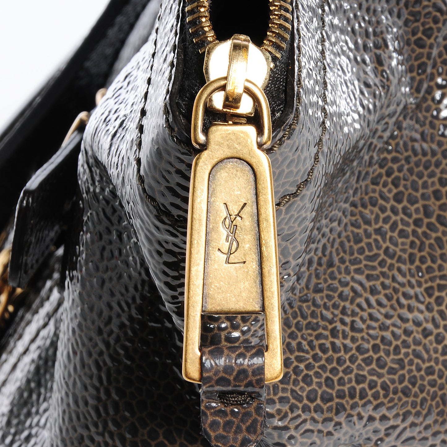 Pebbled Patent Small Downtown Grey