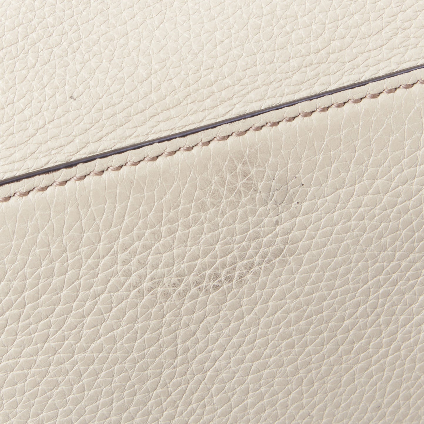 Pebbled Calfskin Large Soho Hobo Off White