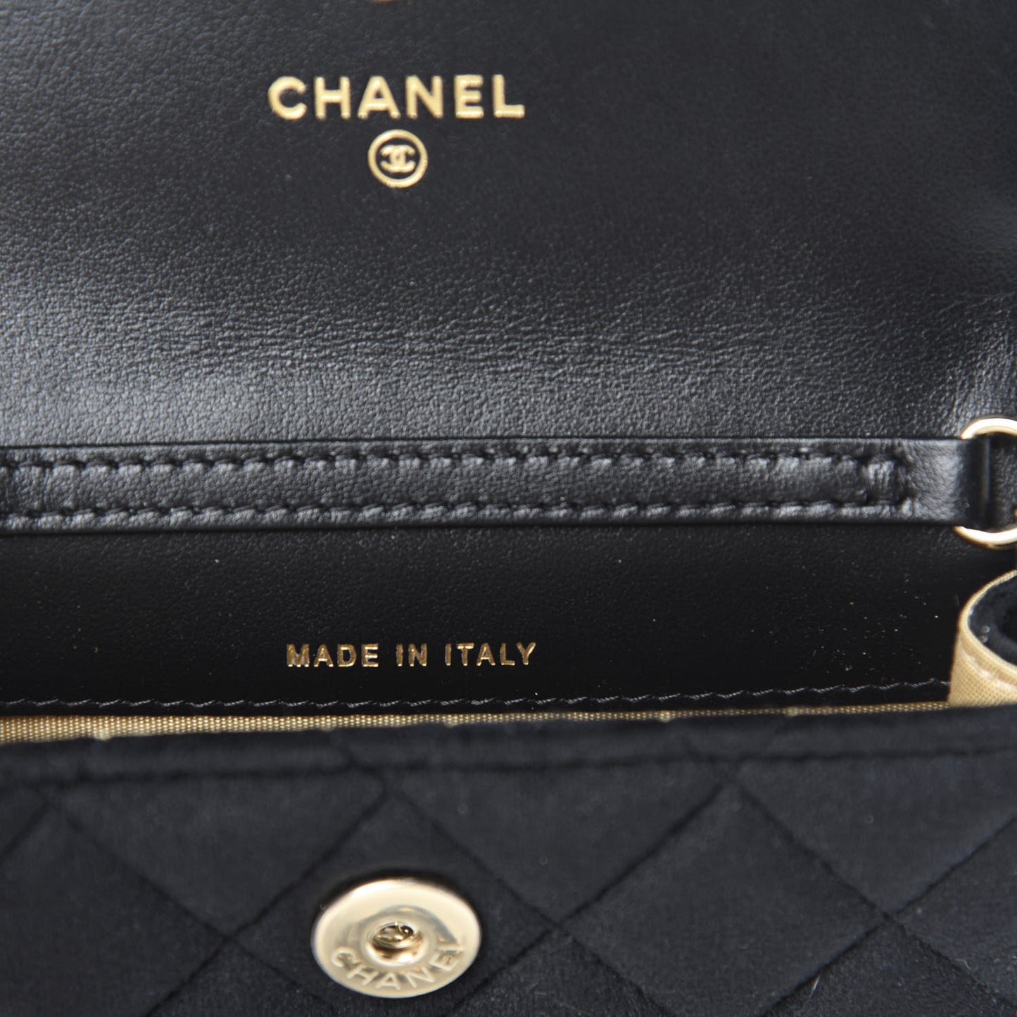 Velvet Quilted Pearl Crush Clutch With Chain Black