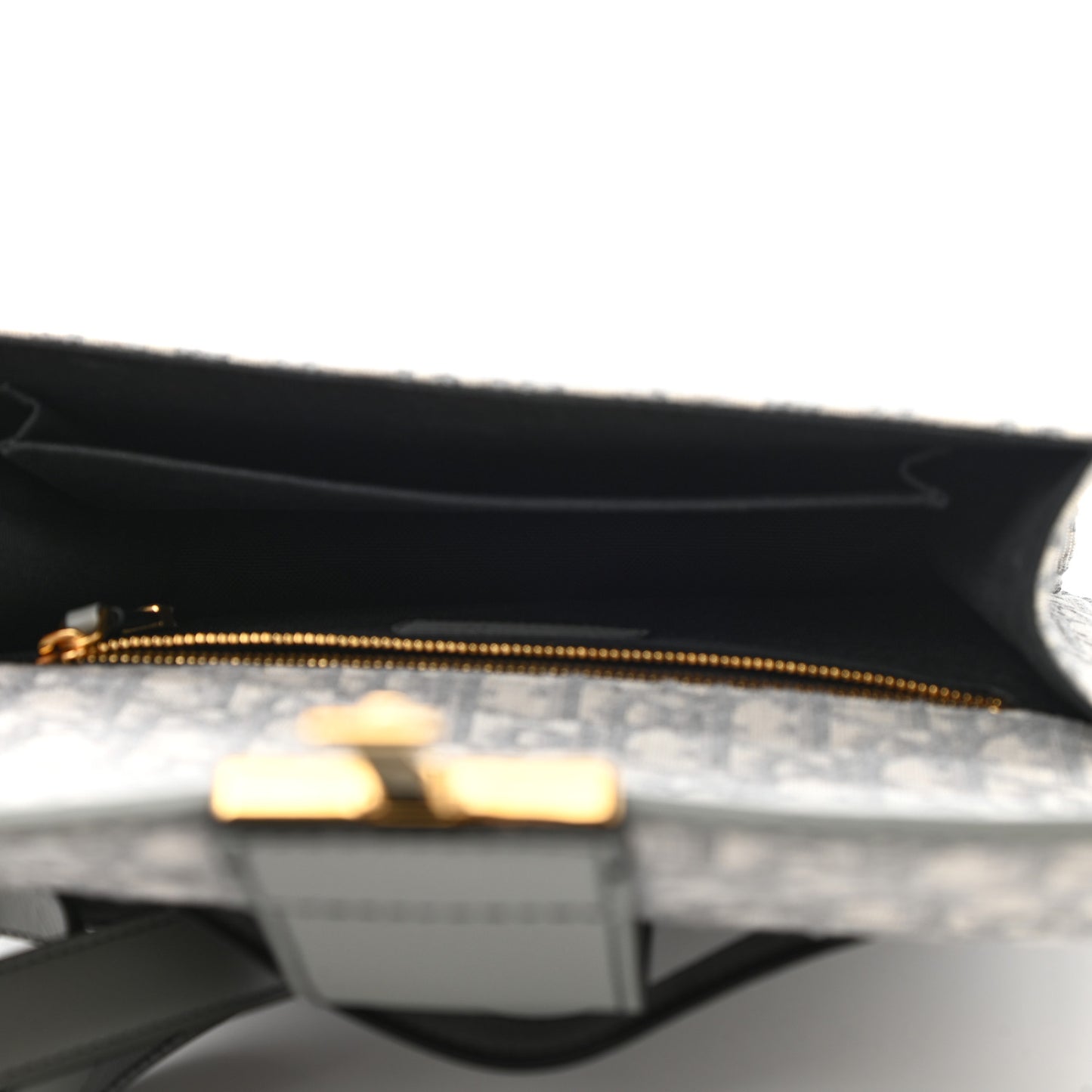 Oblique 30 Montaigne Flap Bag Grey