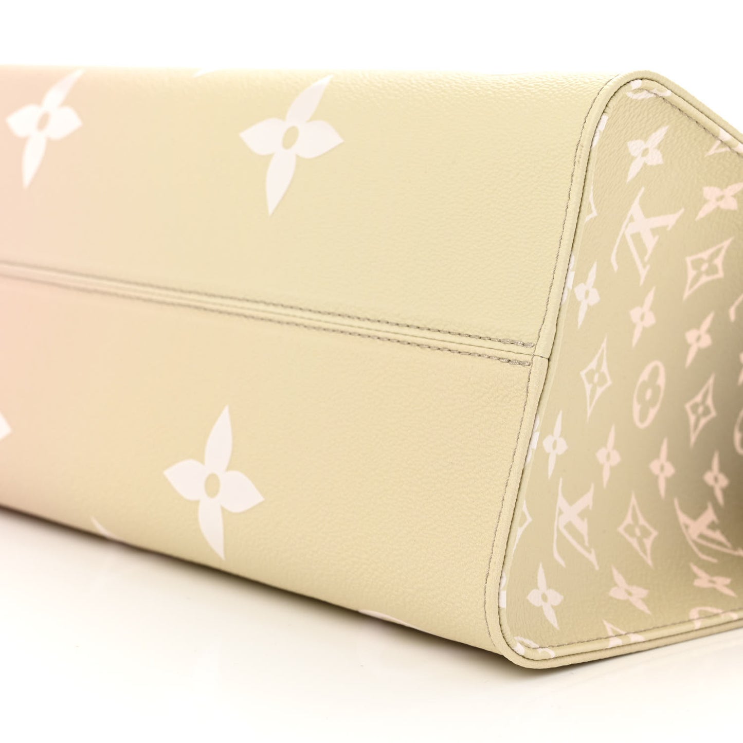 Monogram Giant Spring In The City OnTheGo MM Sunset Kaki