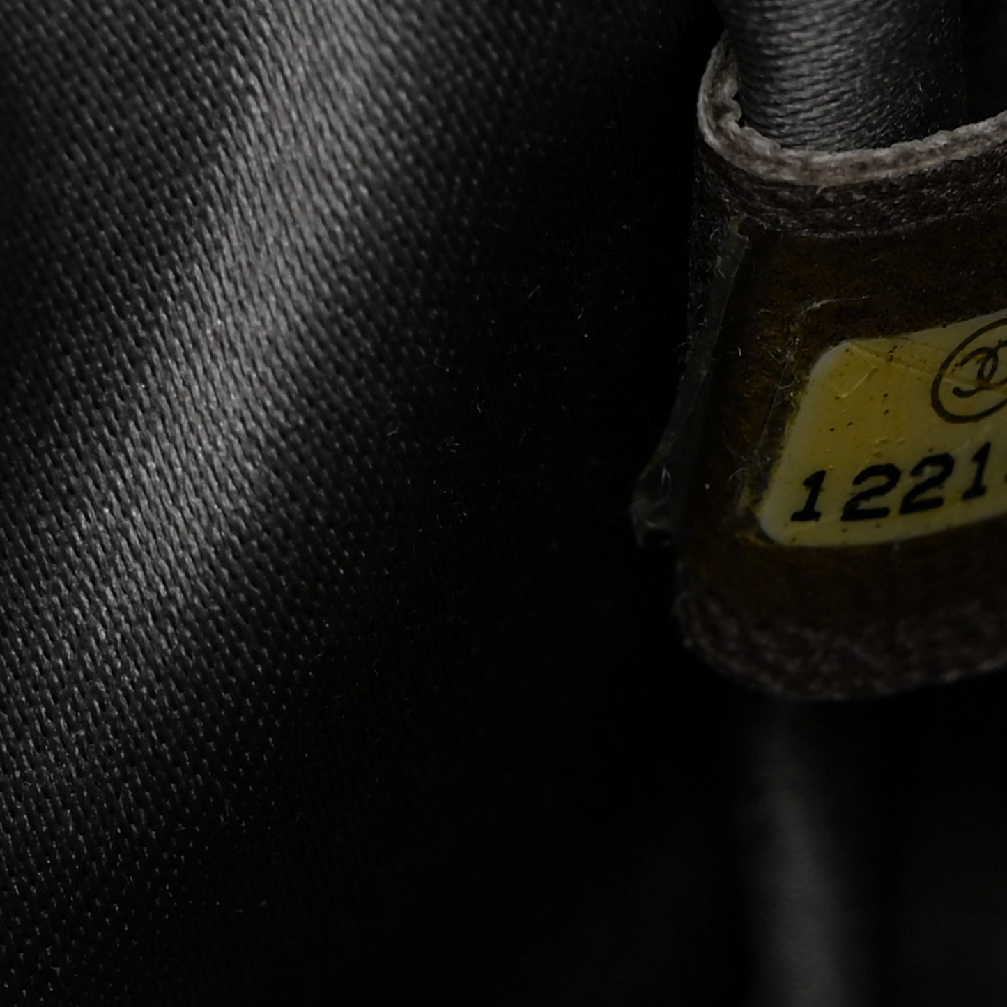 Vinyl Graphic Edge Flap Black