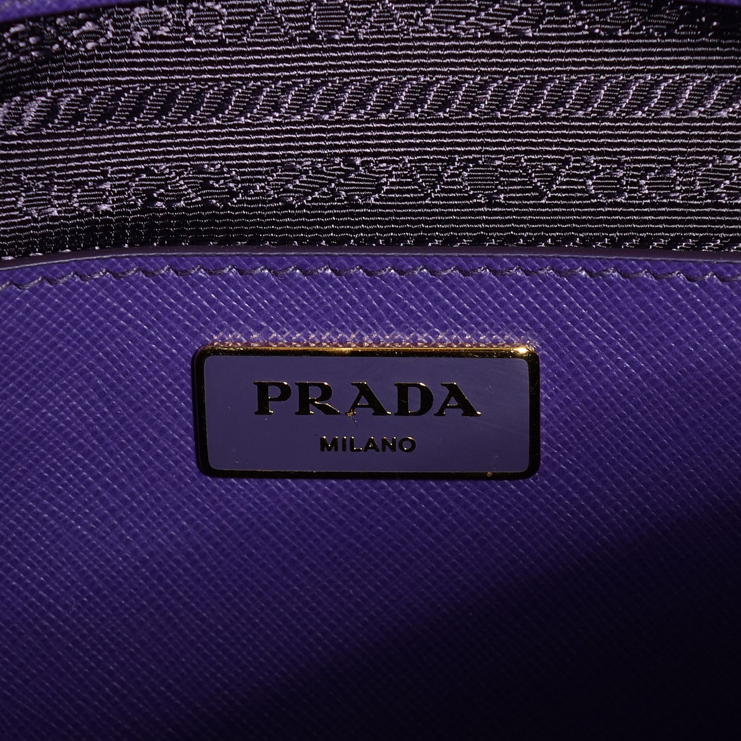 Saffiano Lux Medium Promenade Tote Viola