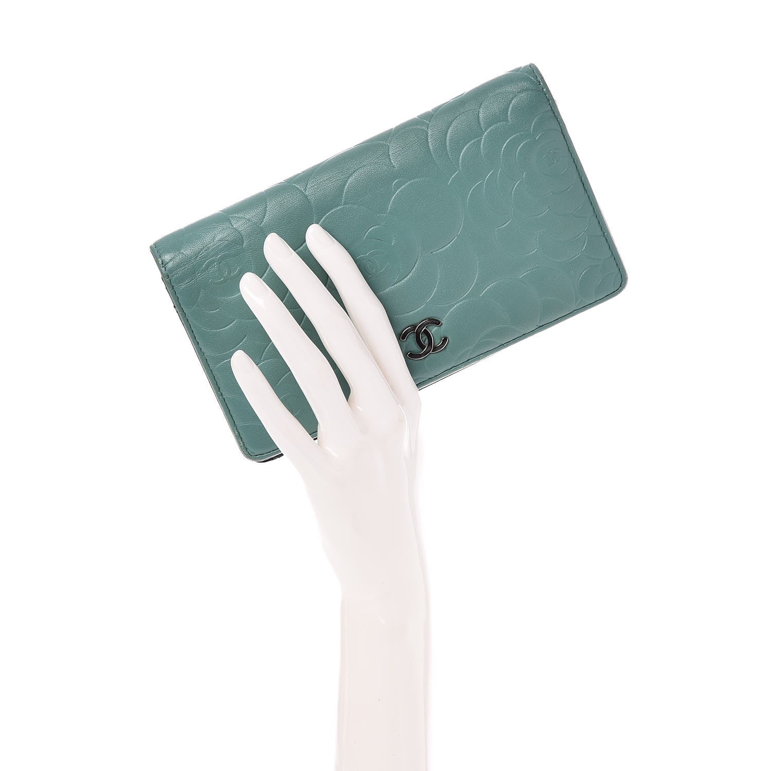 Chanel Lambskin Camellia Embossed Yen Wallet Green 2 of 9
