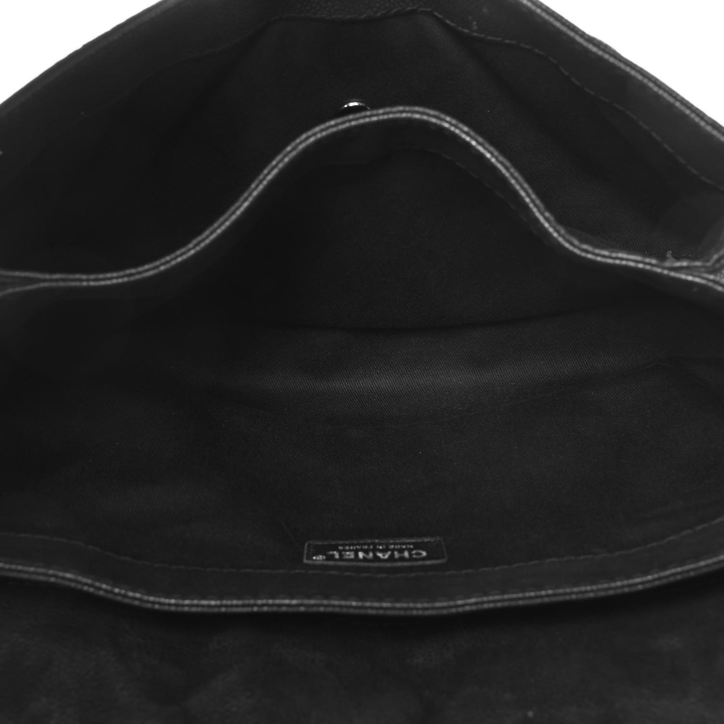 Iridescent Caviar Quilted Medium Lady Pearly Flap Black