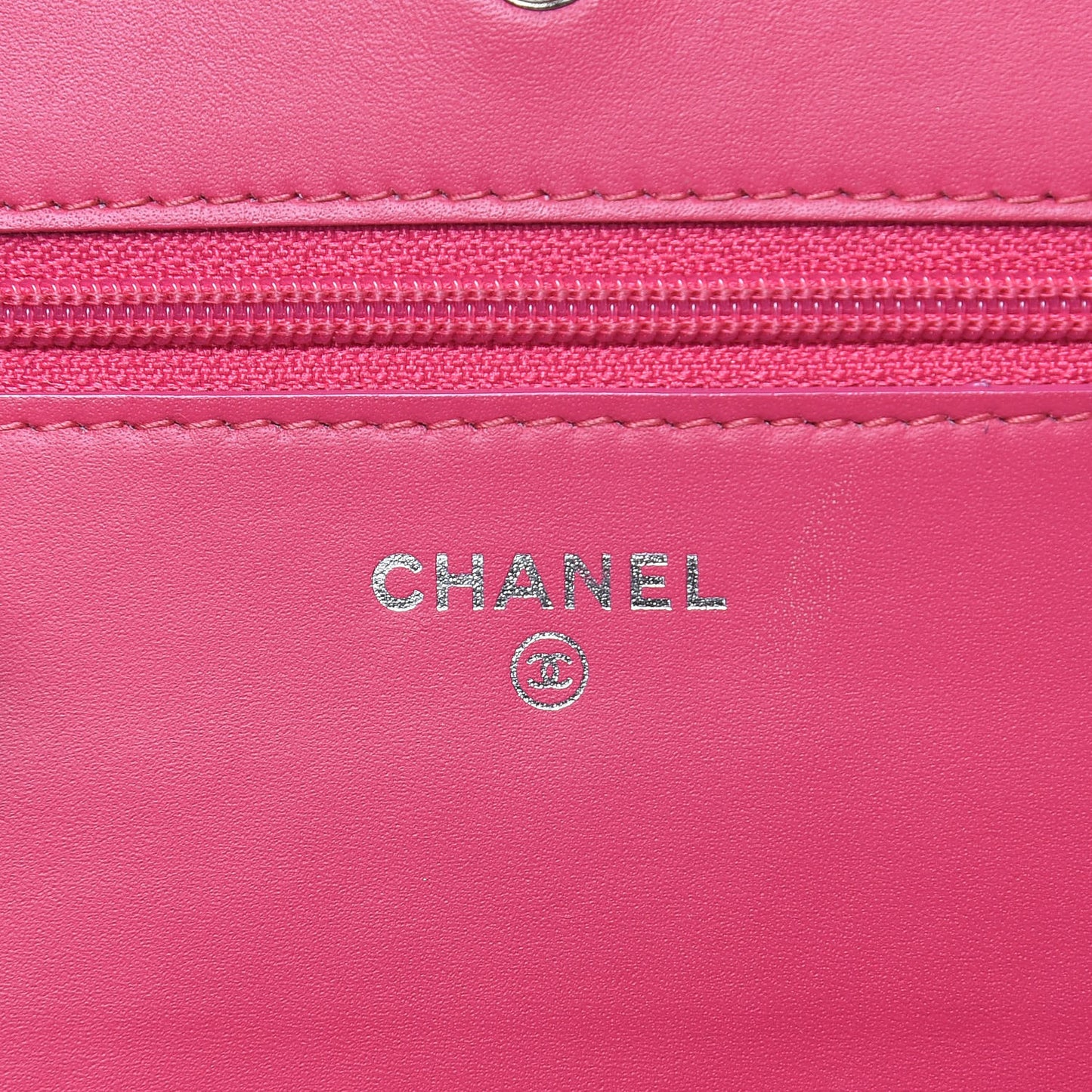 Patent Quilted Wallet On Chain WOC Fuchsia