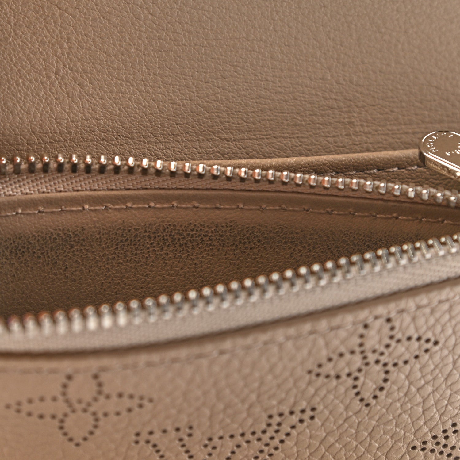 Louis Vuitton Mahina Anae Coin Purse Galet 8 of 8