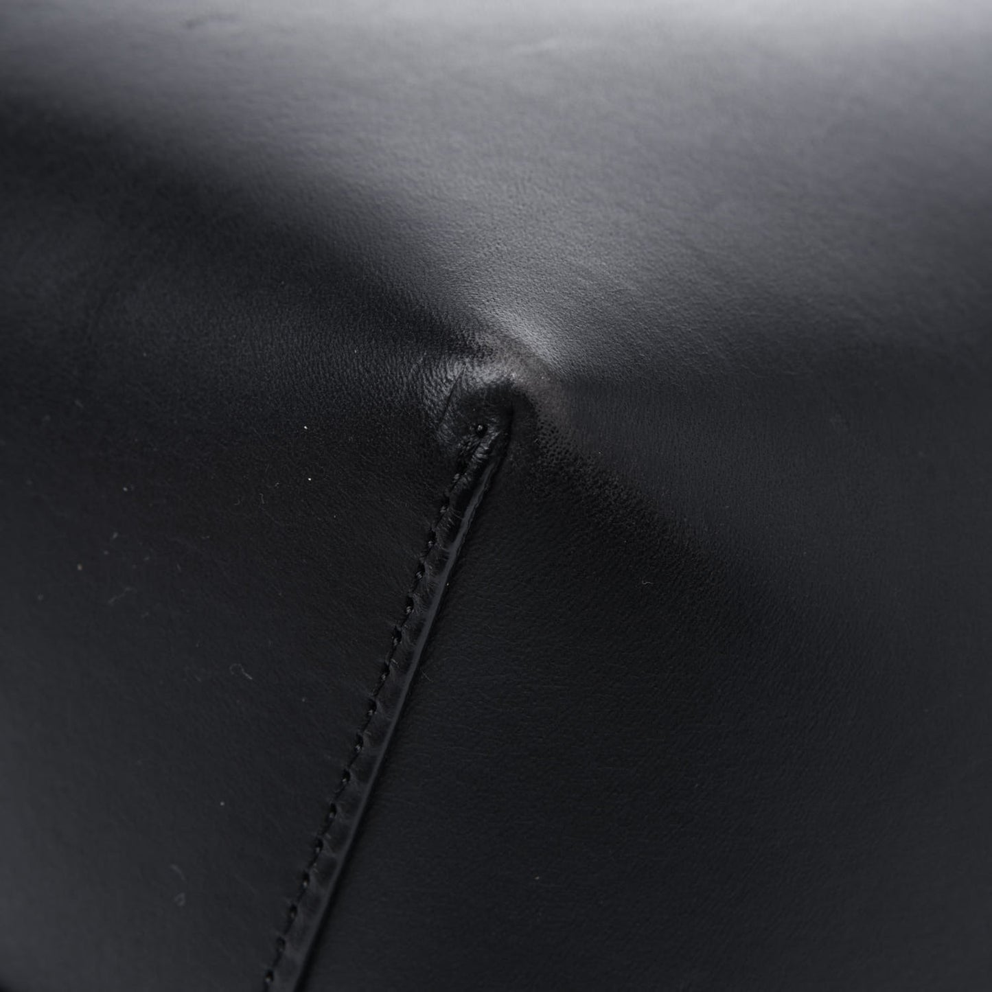 Vegetable Tanned Calfskin Bucket Bag Black Flamma