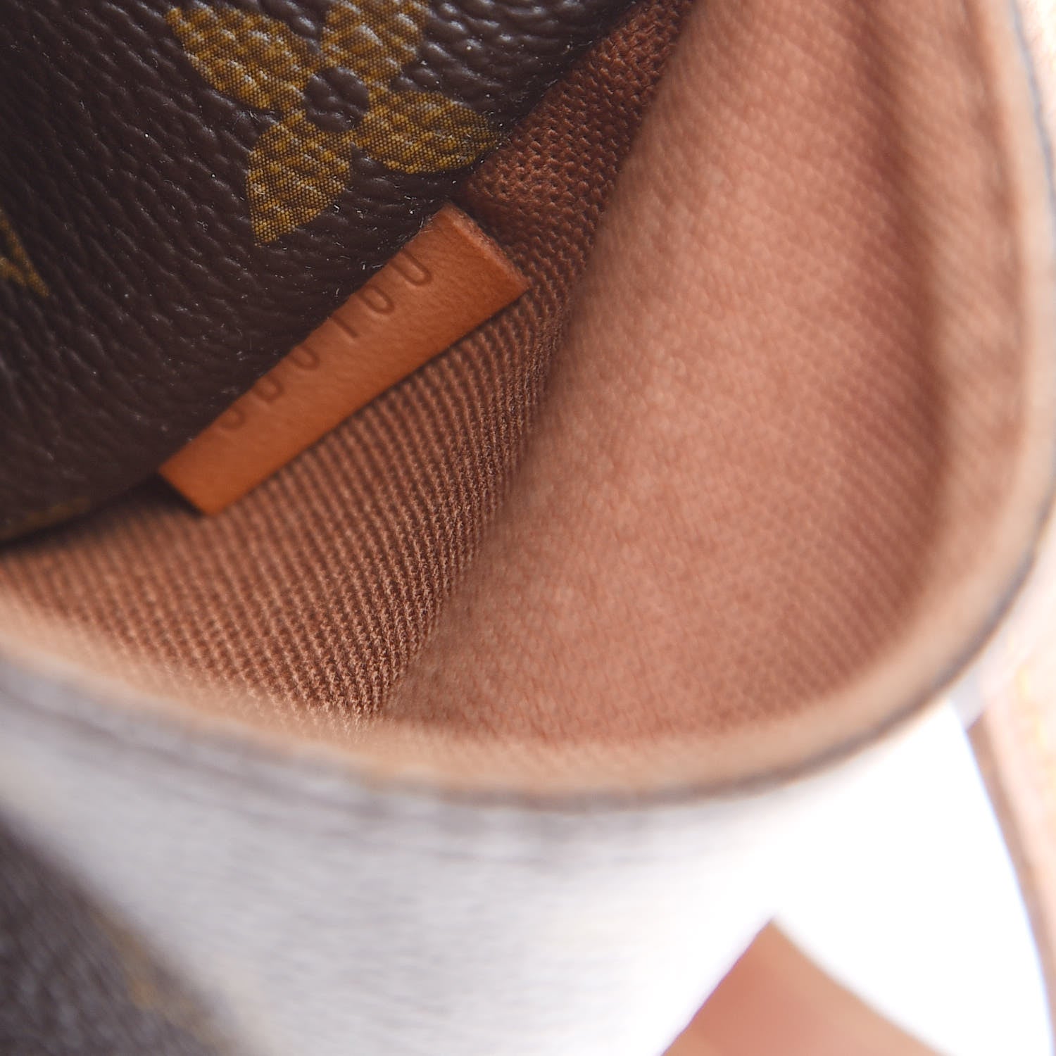 Louis Vuitton Monogram Totally MM 7 of 20