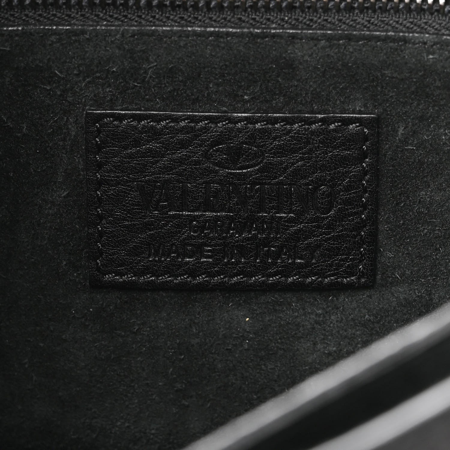 Valentino Garavani Pebbled Calfskin Medium Guitar Strap Rockstud Rolling Flap Saddle Bag Black 5 of 12