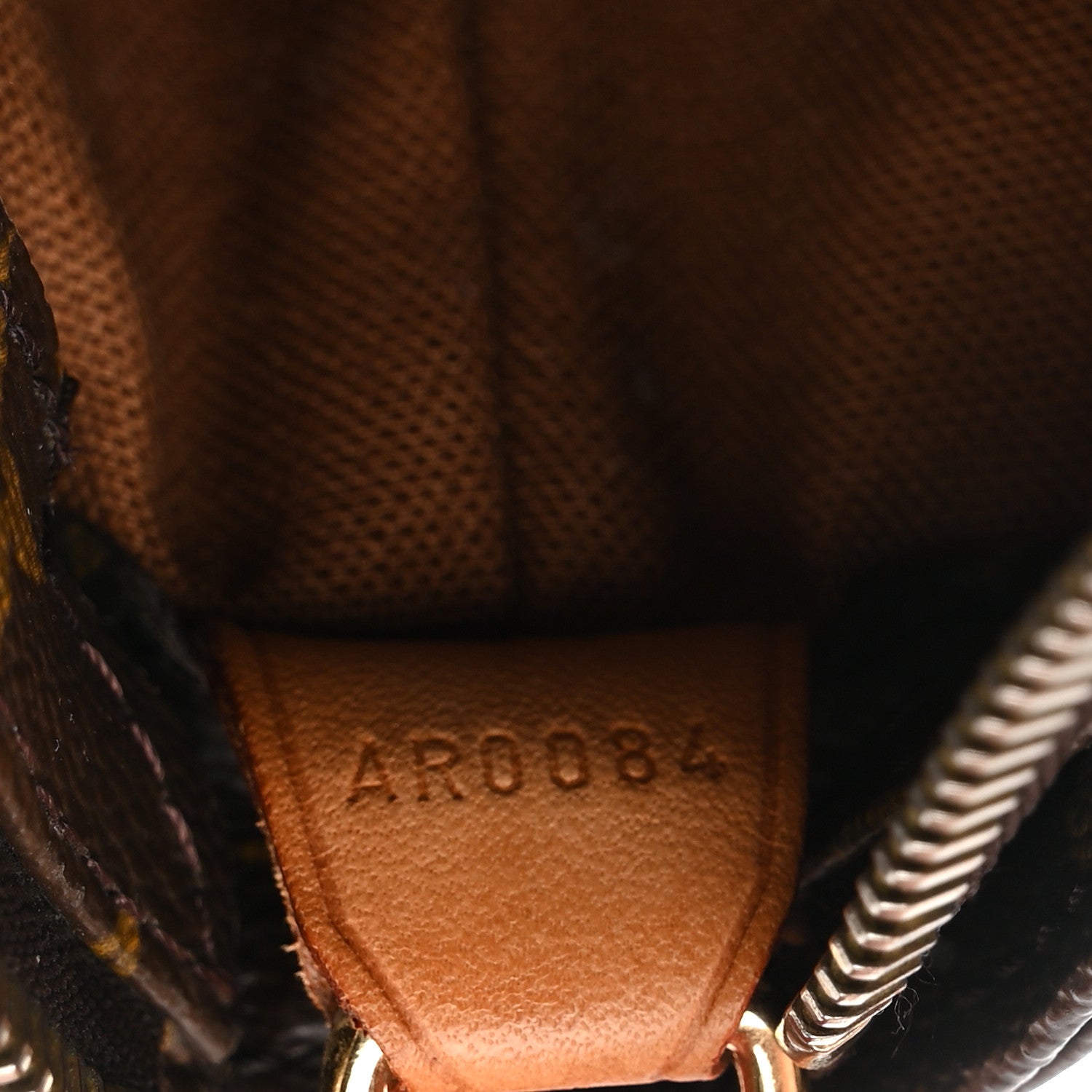 Louis Vuitton Monogram Cabas Mezzo 7 of 10