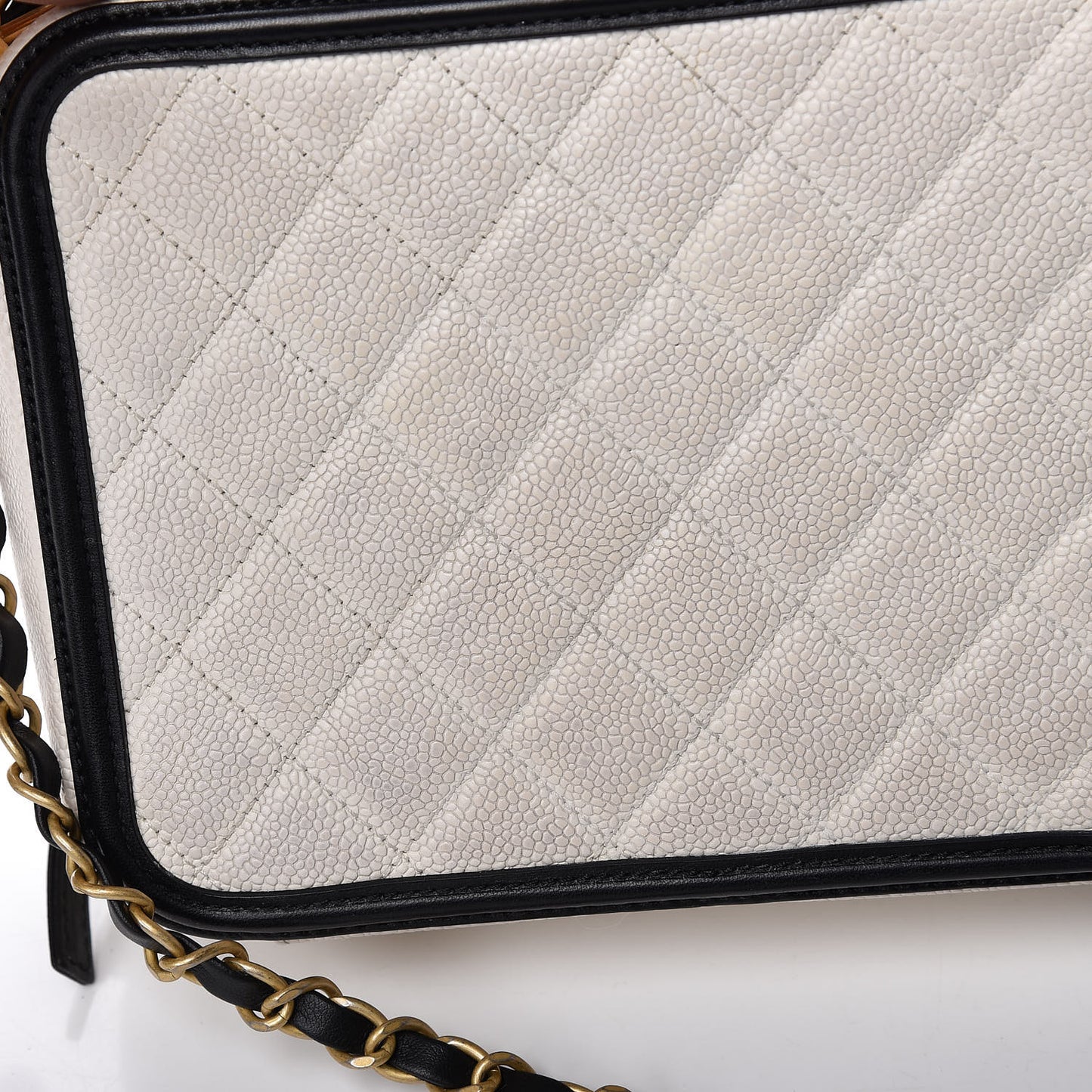 Caviar Quilted Medium CC Filigree Vanity Case White Black