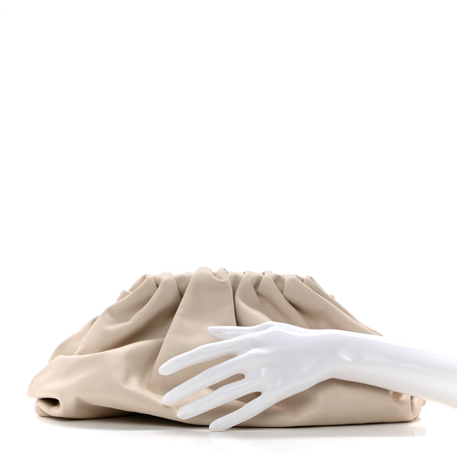 Bottega Veneta Smooth Butter Calf The Pouch Oversized Clutch Plaster 2 of 9