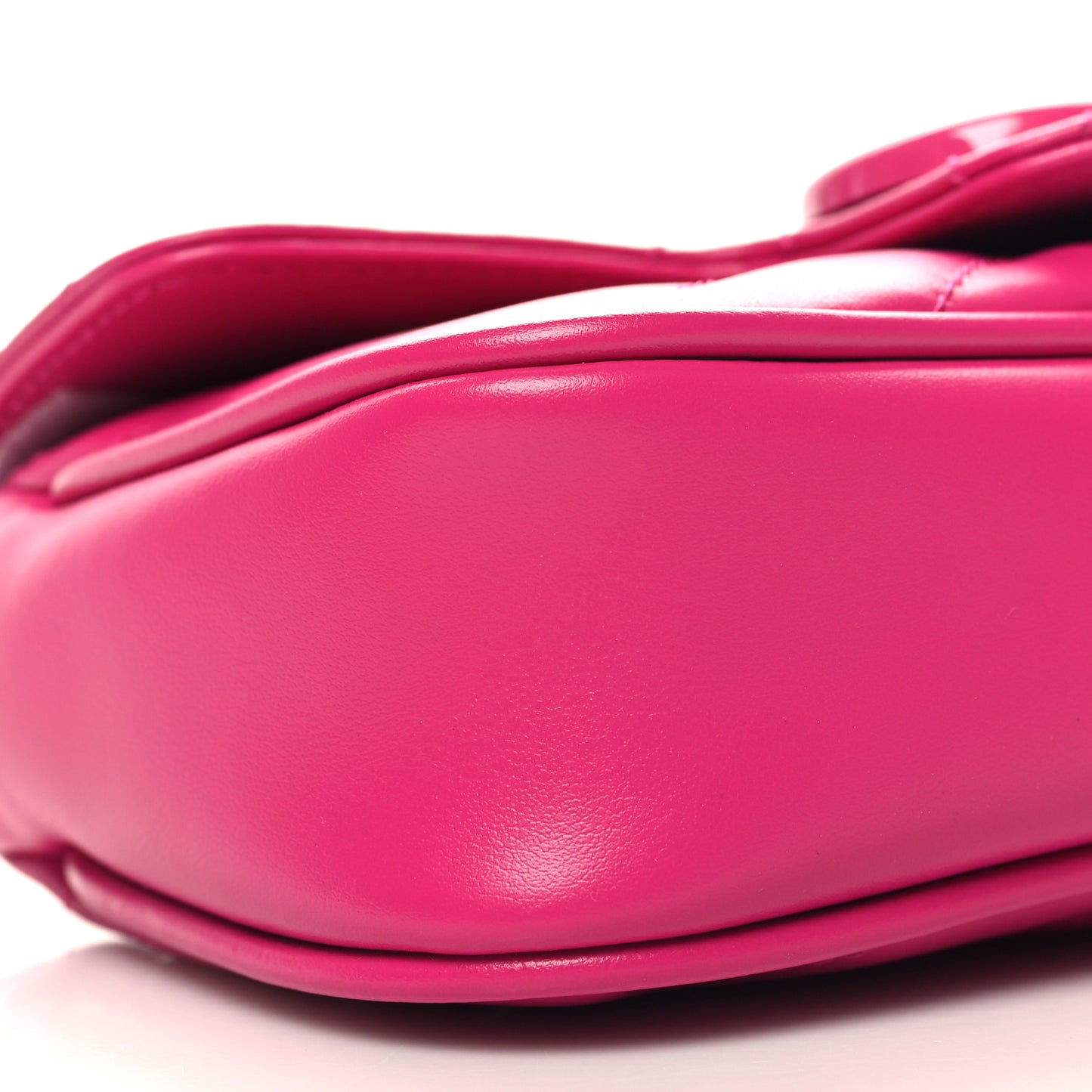 Calfskin Matelasse Monochrome GG Marmont Chain Belt Bag Classic Fuxia